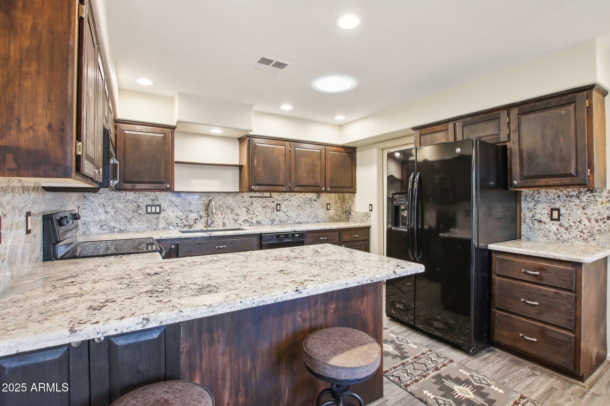 855 W SANTA FE Drive