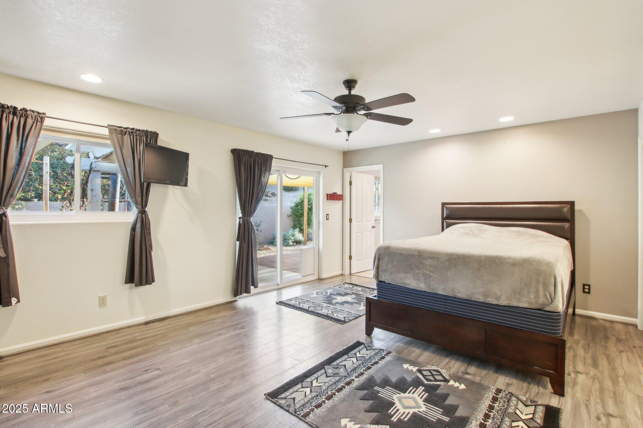 855 W SANTA FE Drive