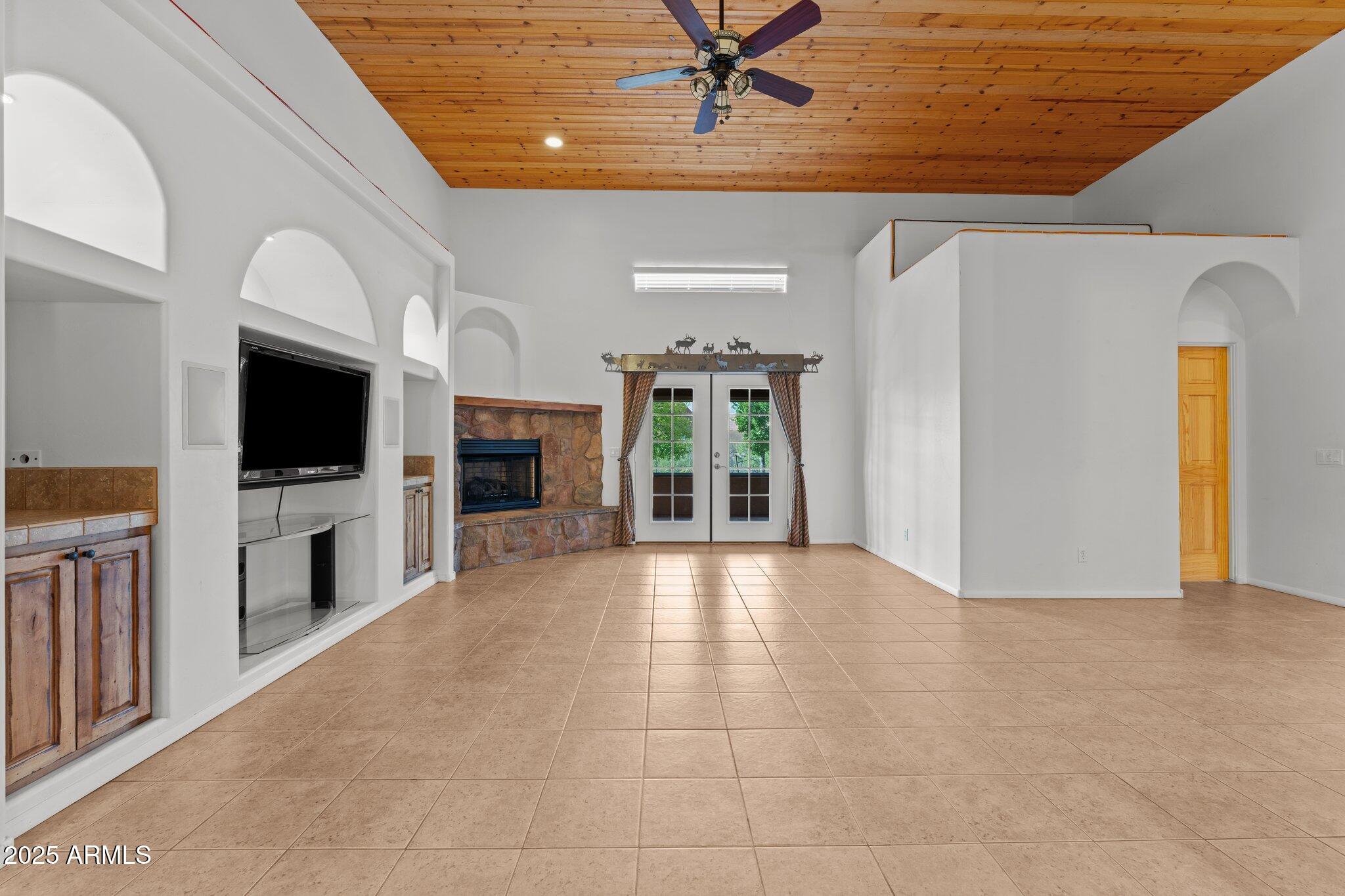 2905 N Silver Spur Drive