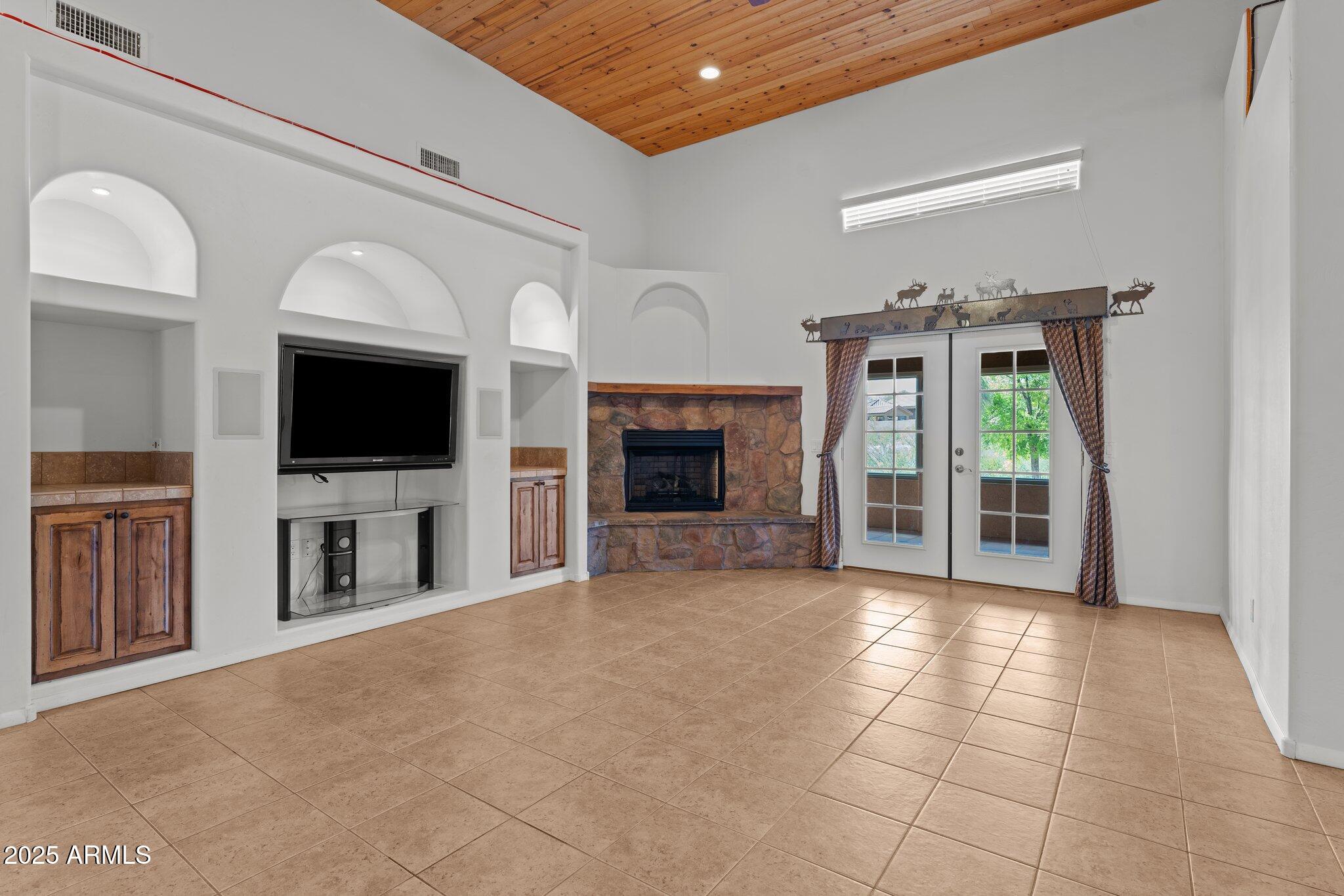 2905 N Silver Spur Drive