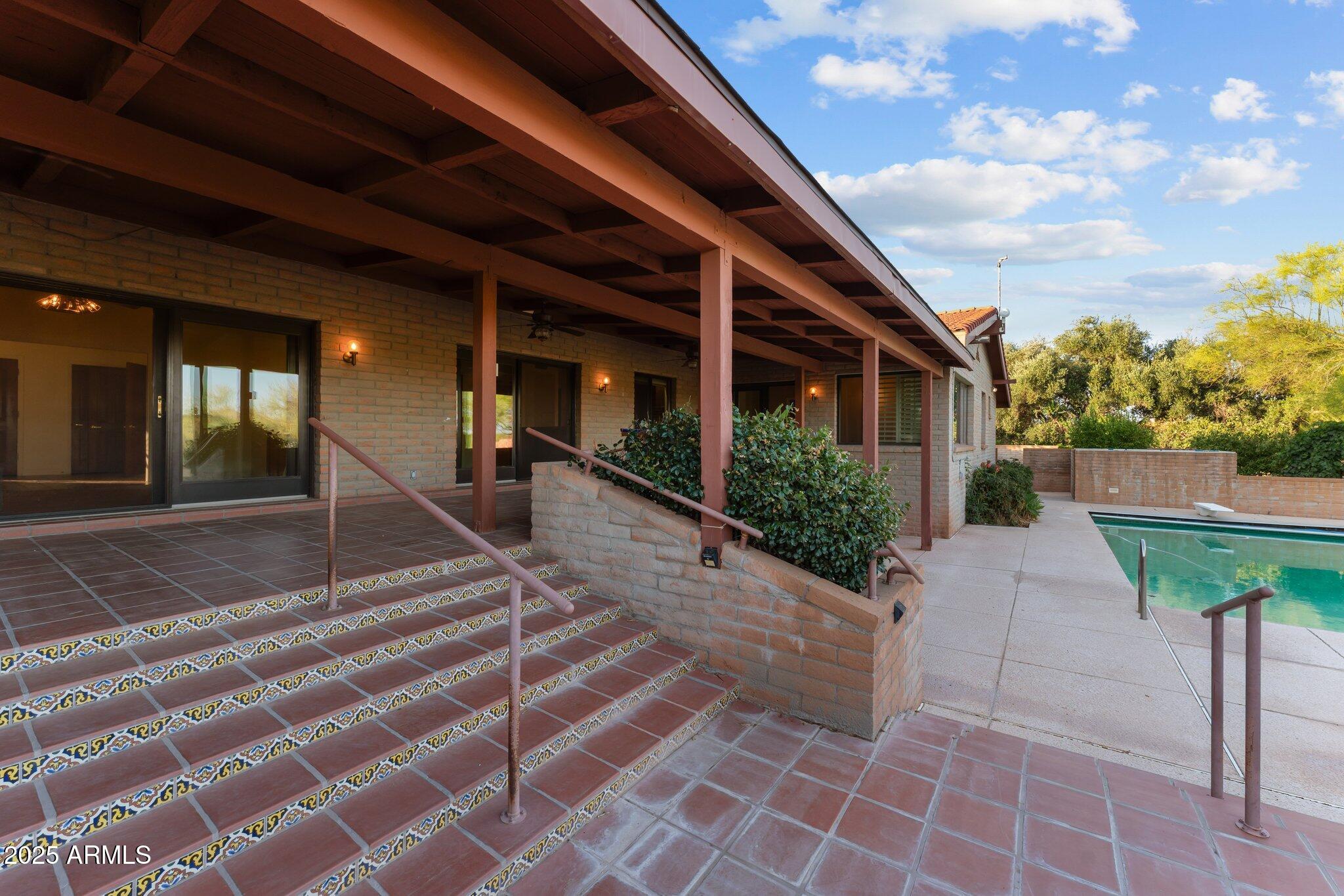 1503 N THRASHER Lane