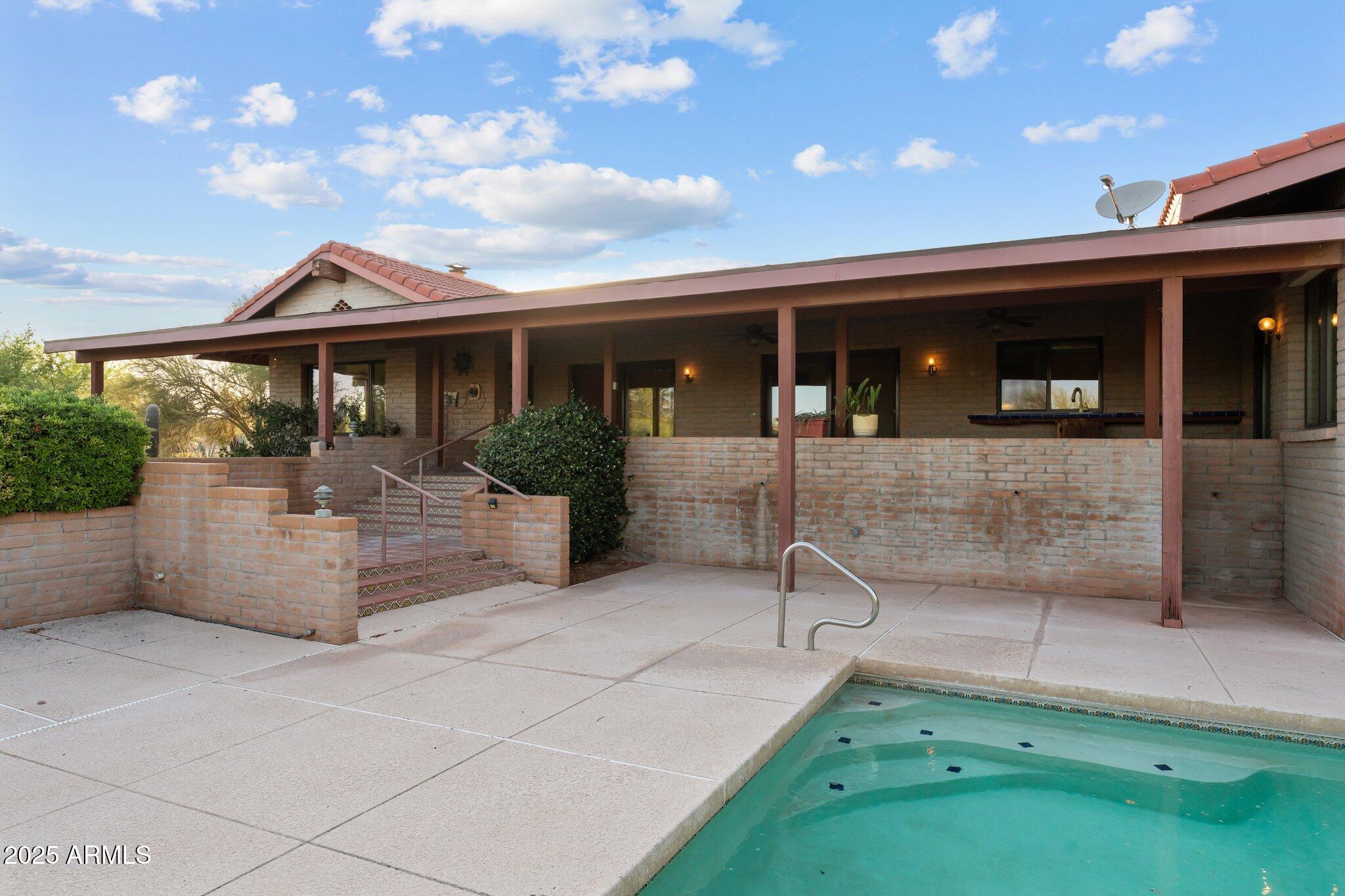 1503 N THRASHER Lane