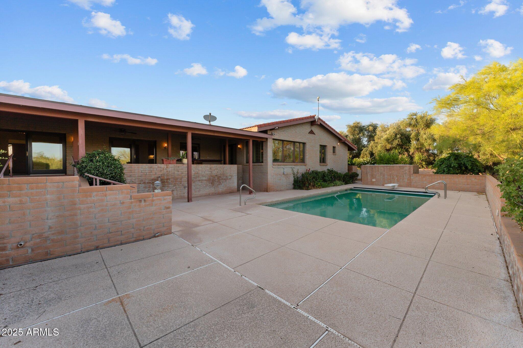 1503 N THRASHER Lane