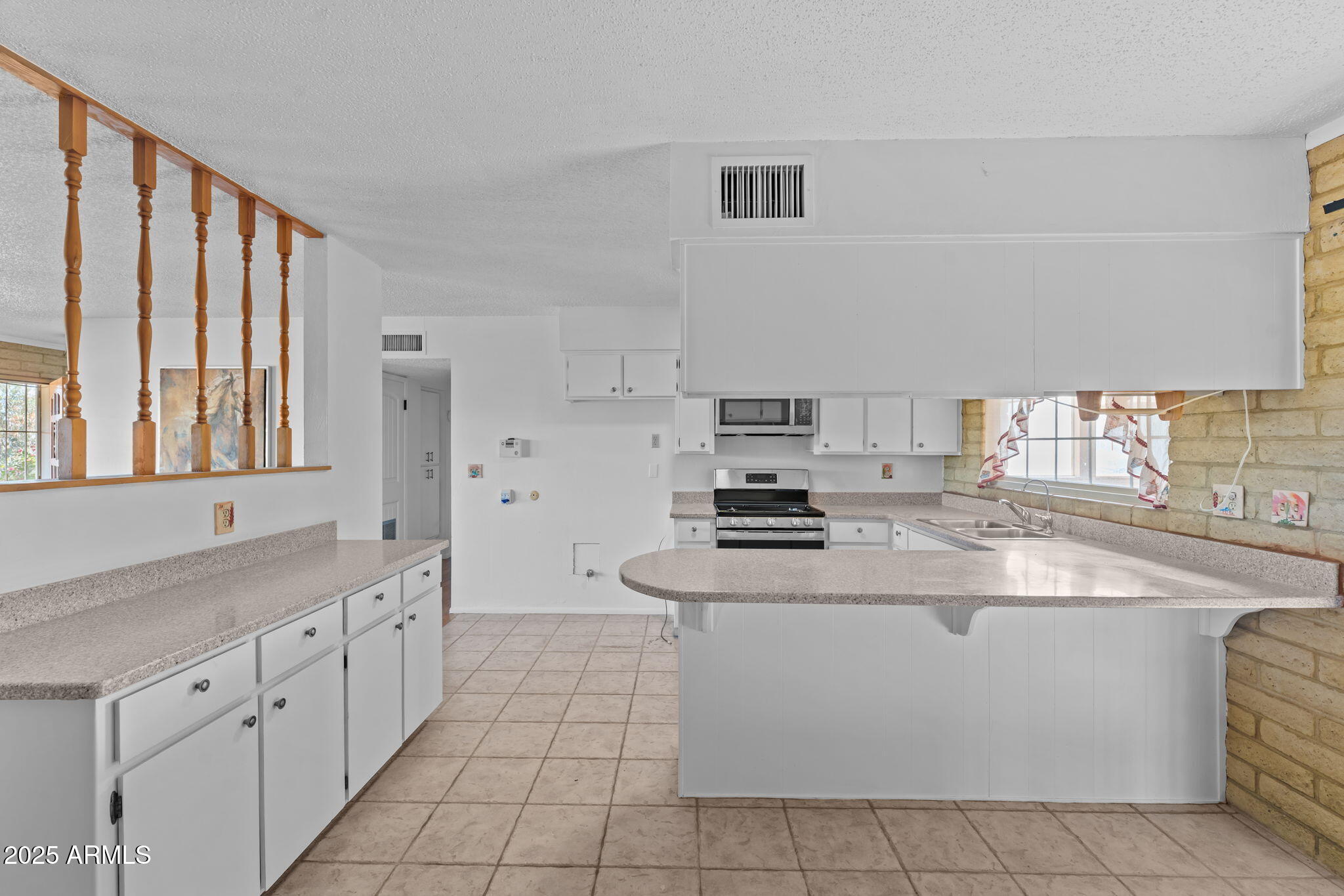 860 FALCON Drive