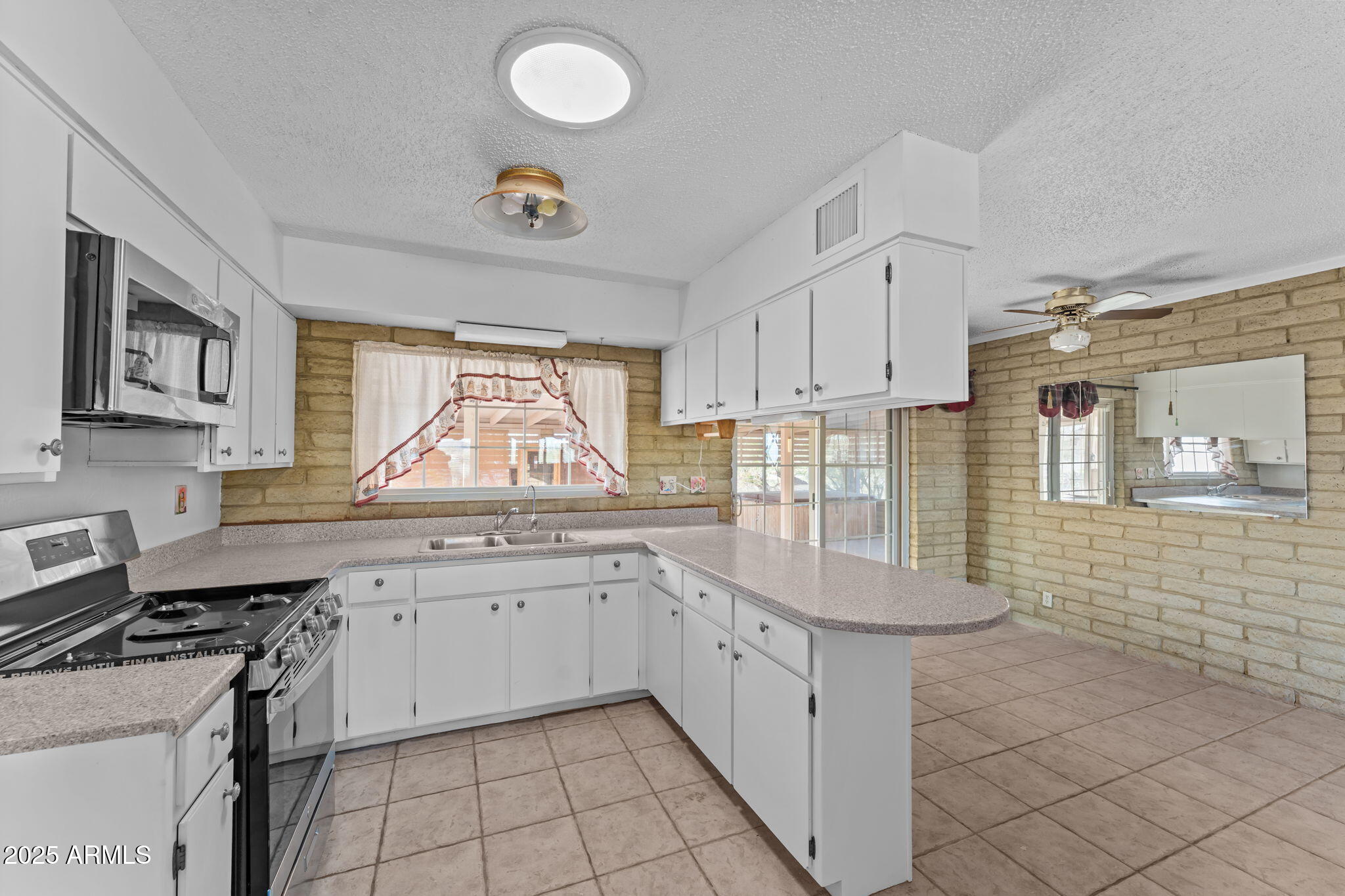 860 FALCON Drive