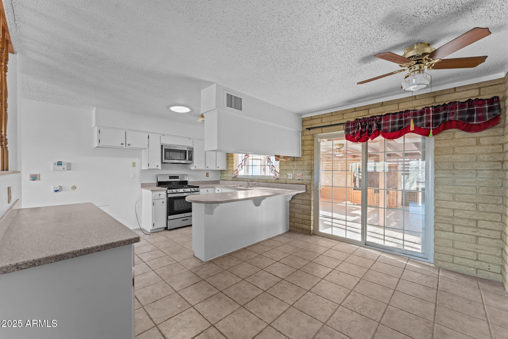 860 FALCON Drive