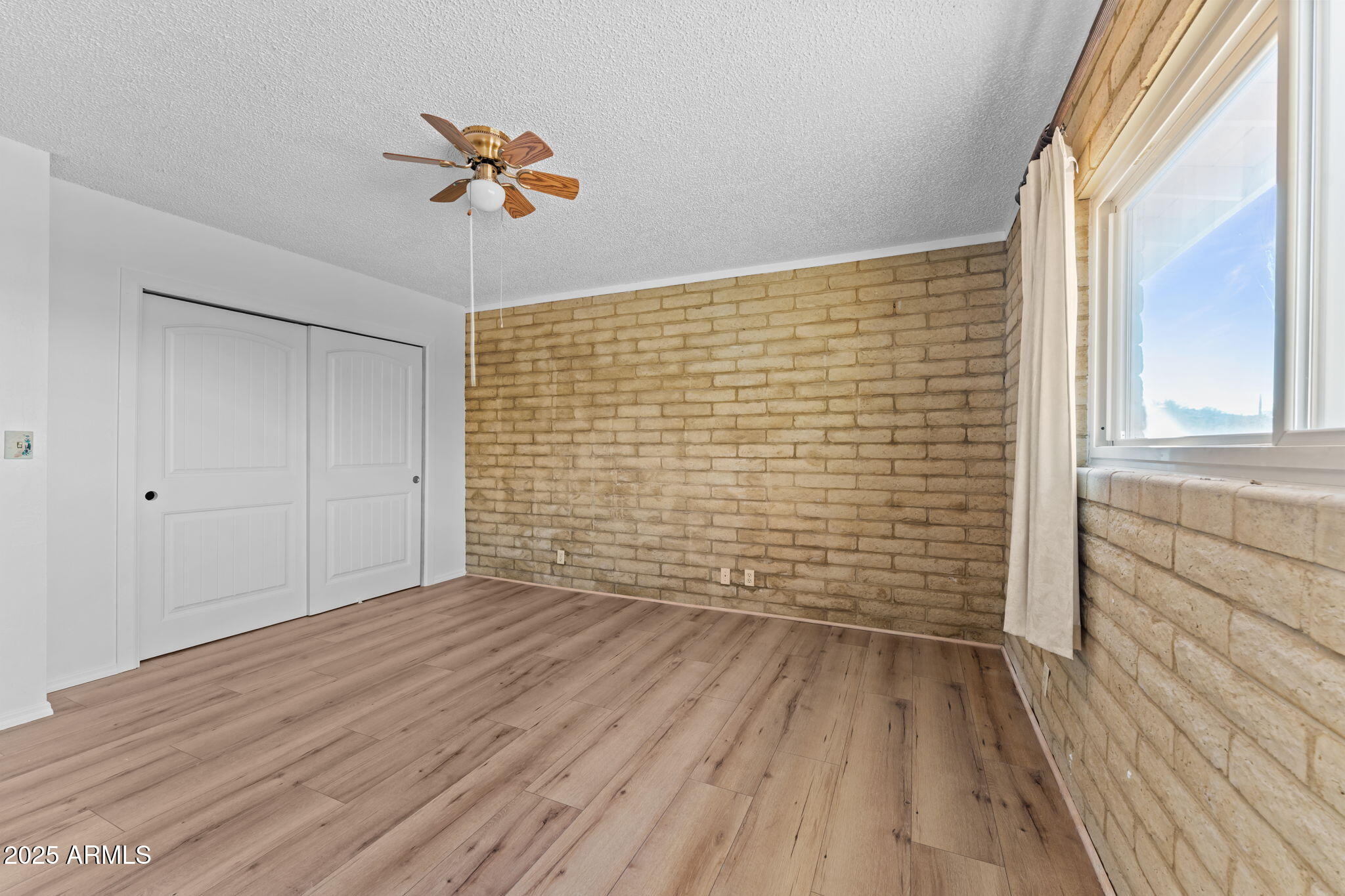 860 FALCON Drive