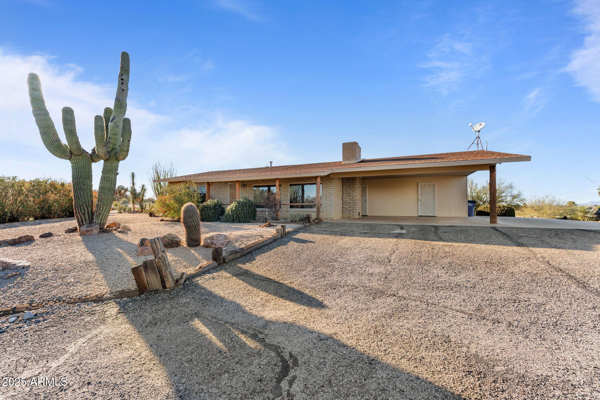 860 FALCON Drive