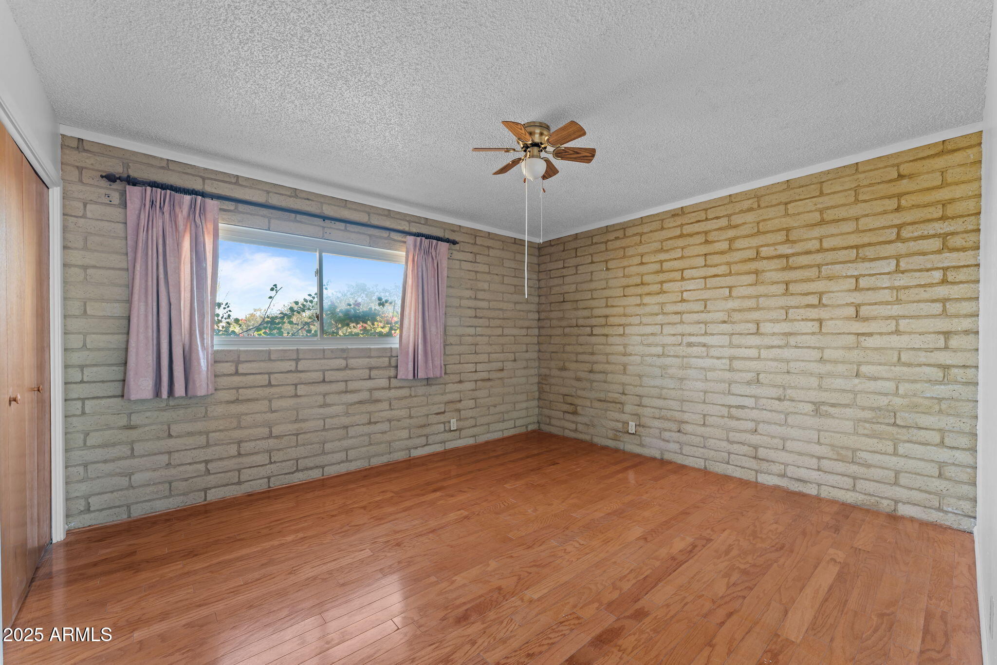 860 FALCON Drive
