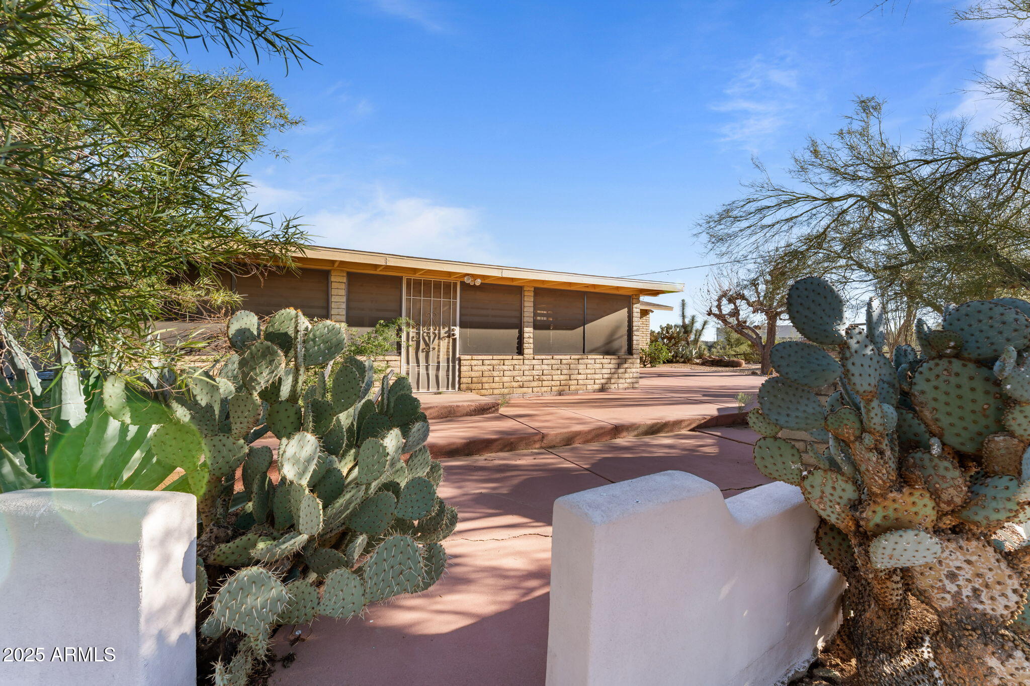 860 FALCON Drive
