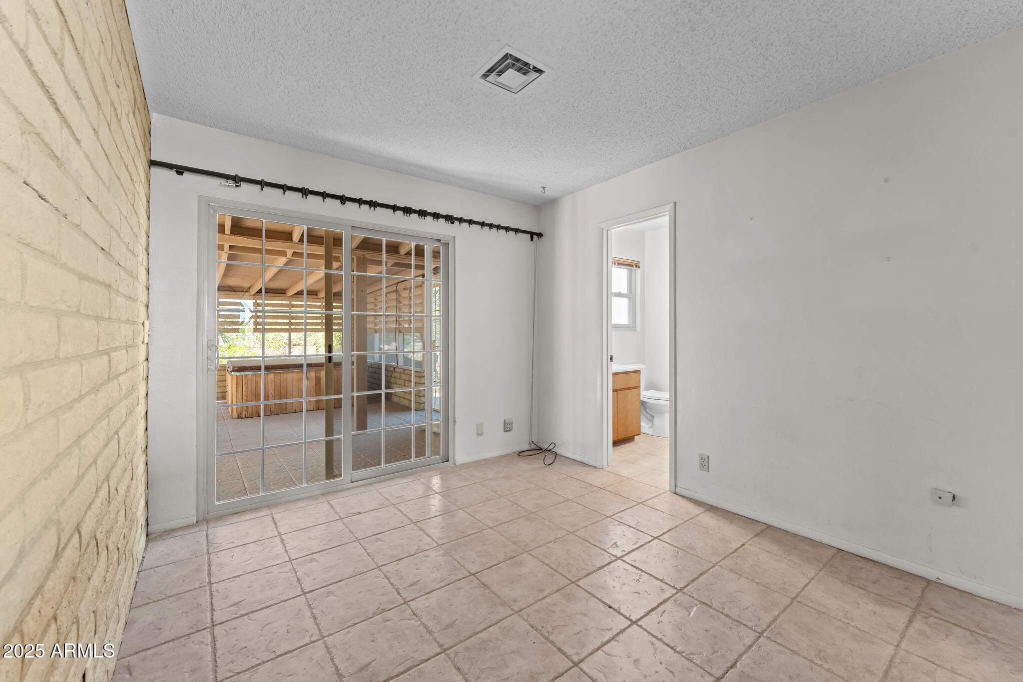 860 FALCON Drive