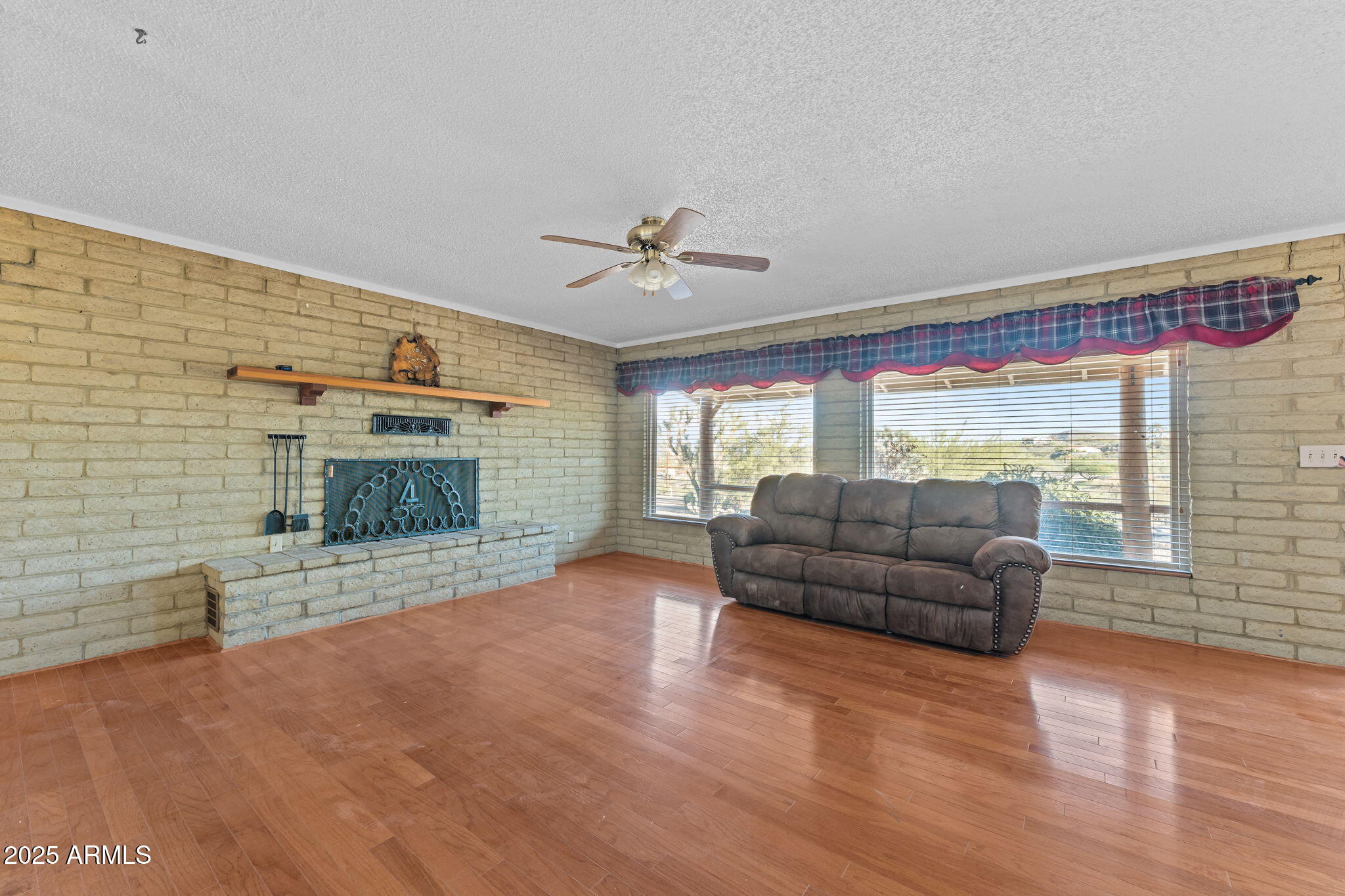 860 FALCON Drive