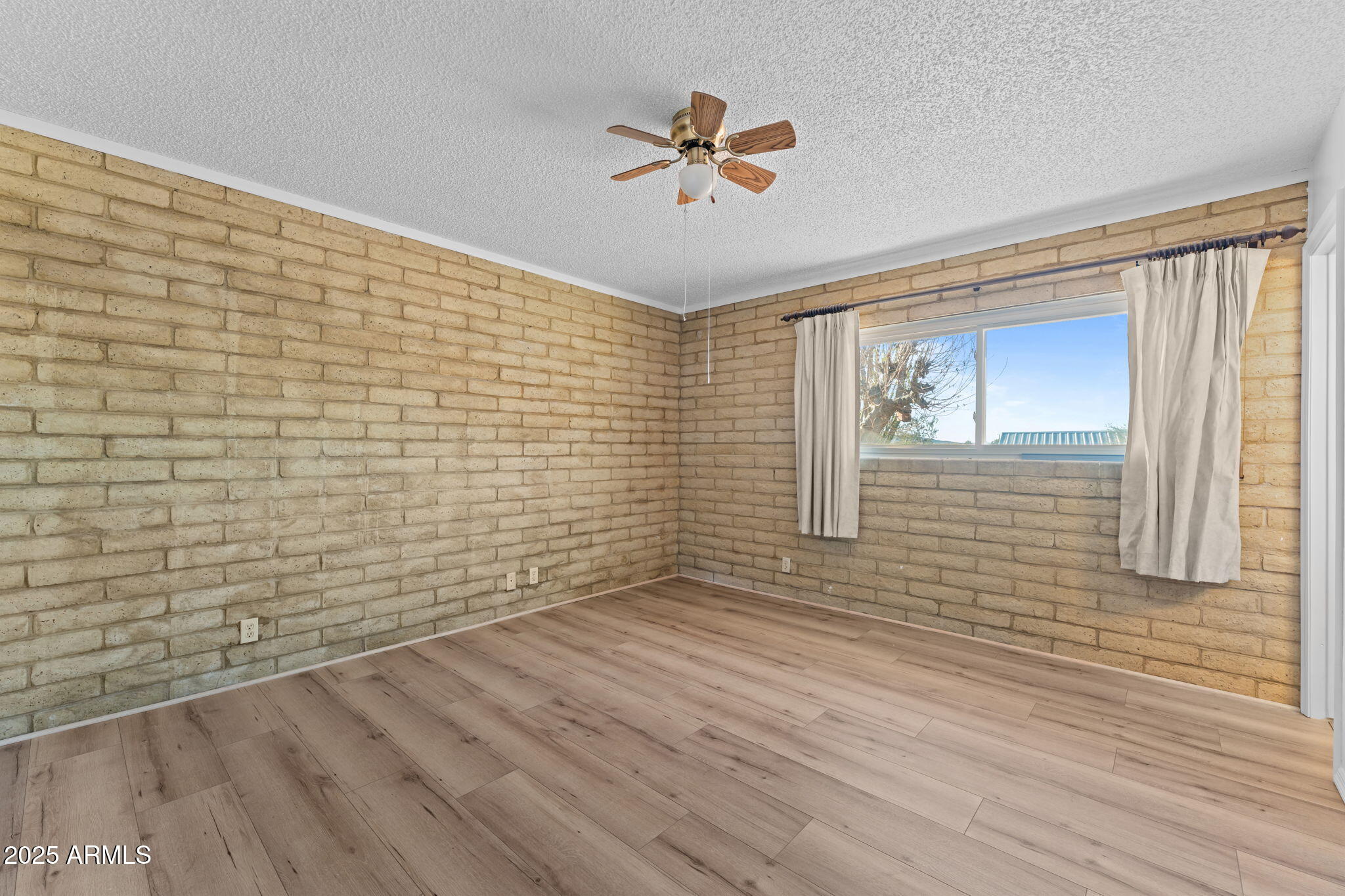 860 FALCON Drive