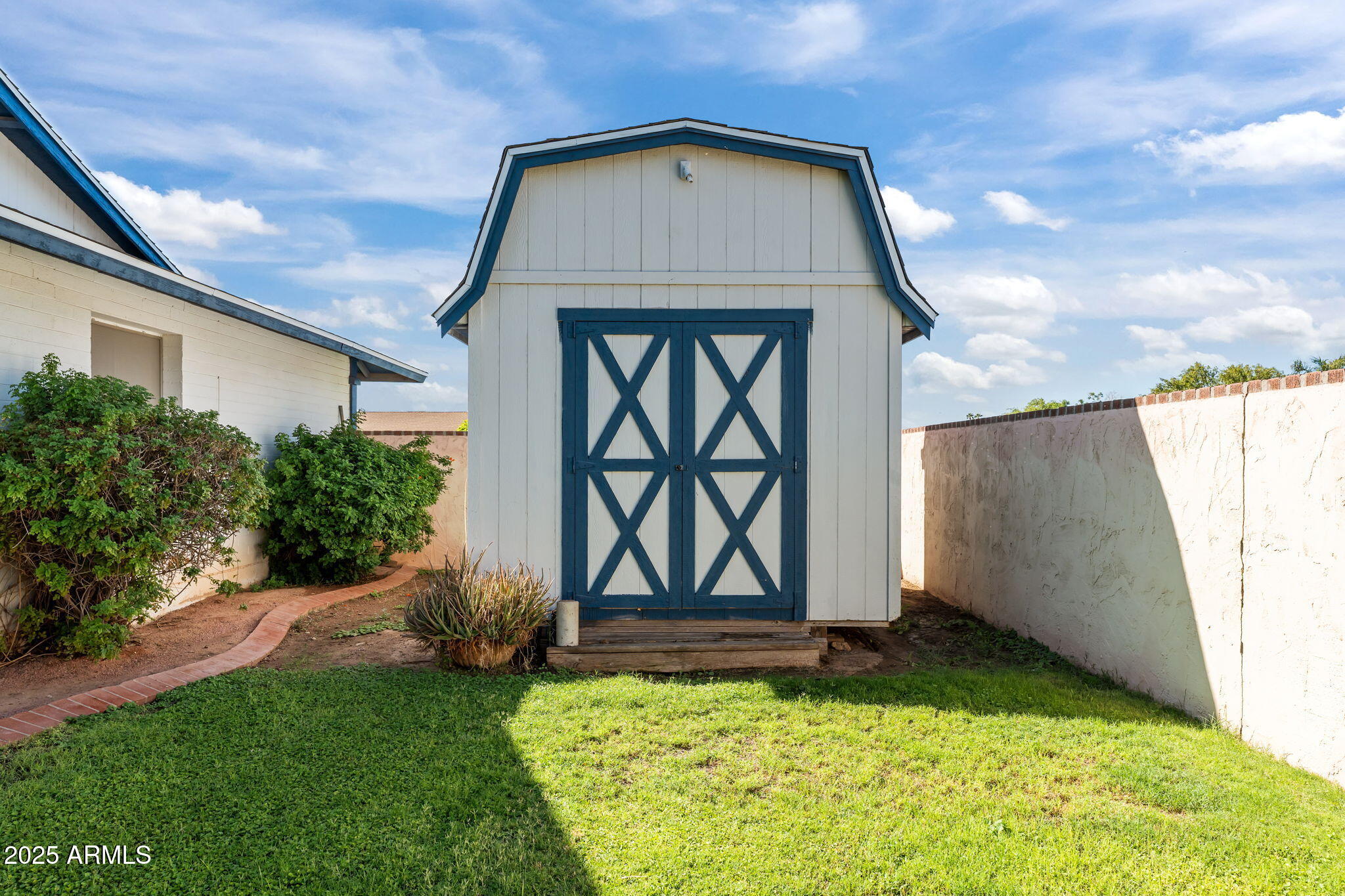 5244 W WALTANN Lane