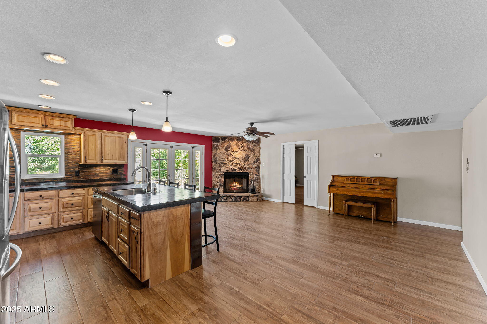 5244 W WALTANN Lane