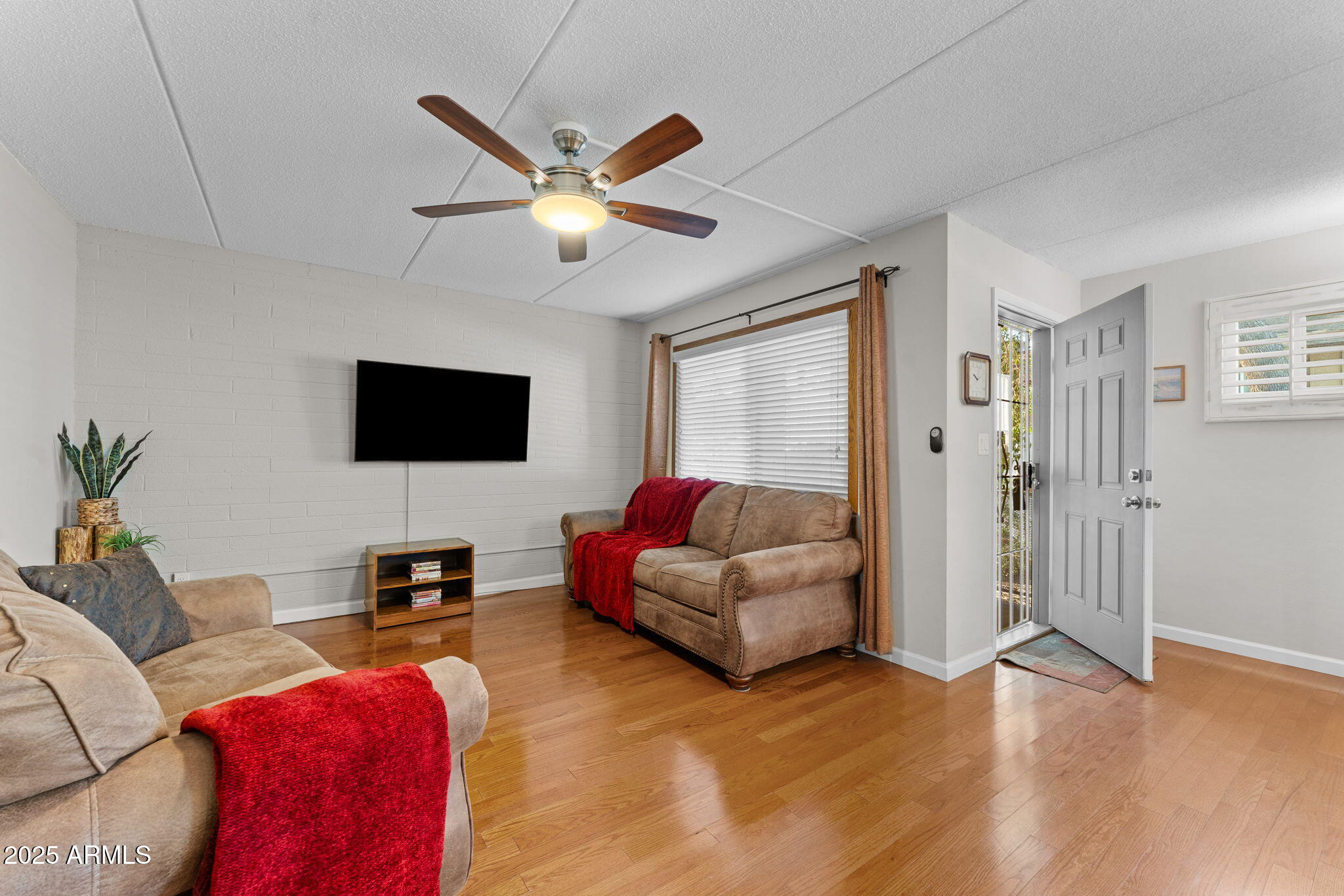 90 W YAVAPAI Street 7