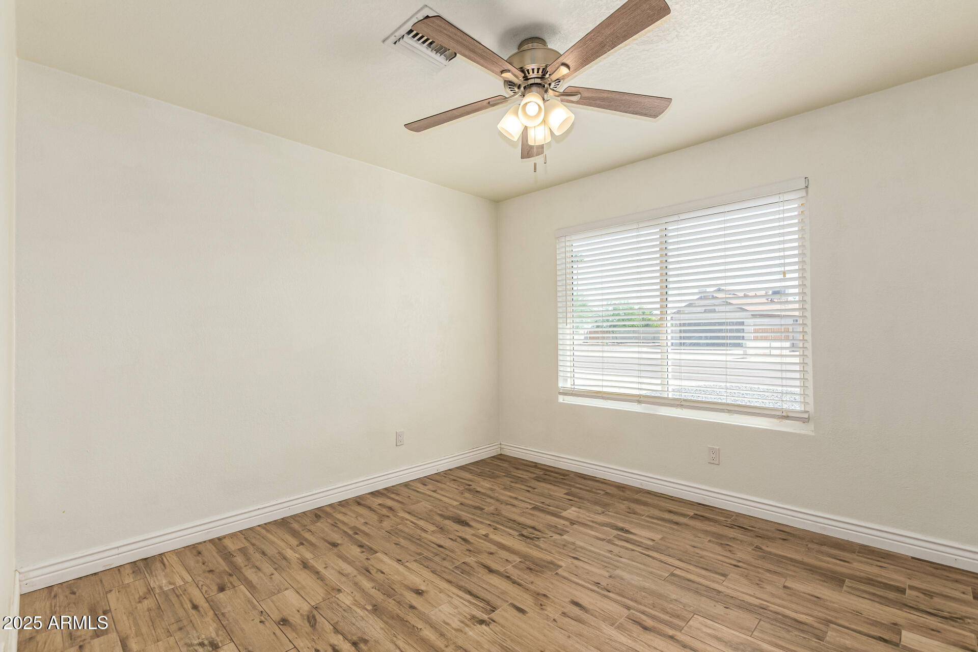 5228 W ASTER Drive