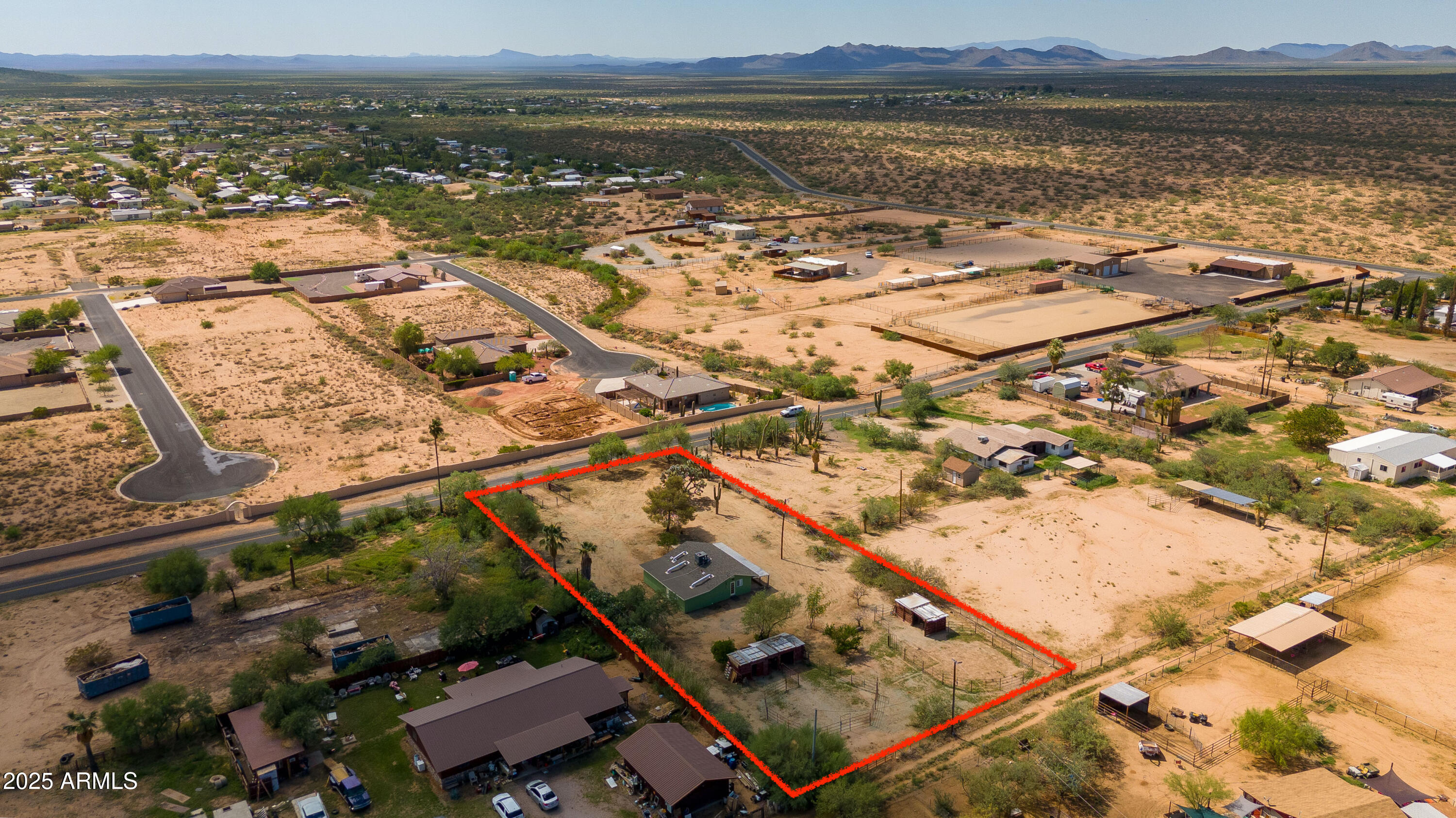22810 W ROADRUNNER Lane