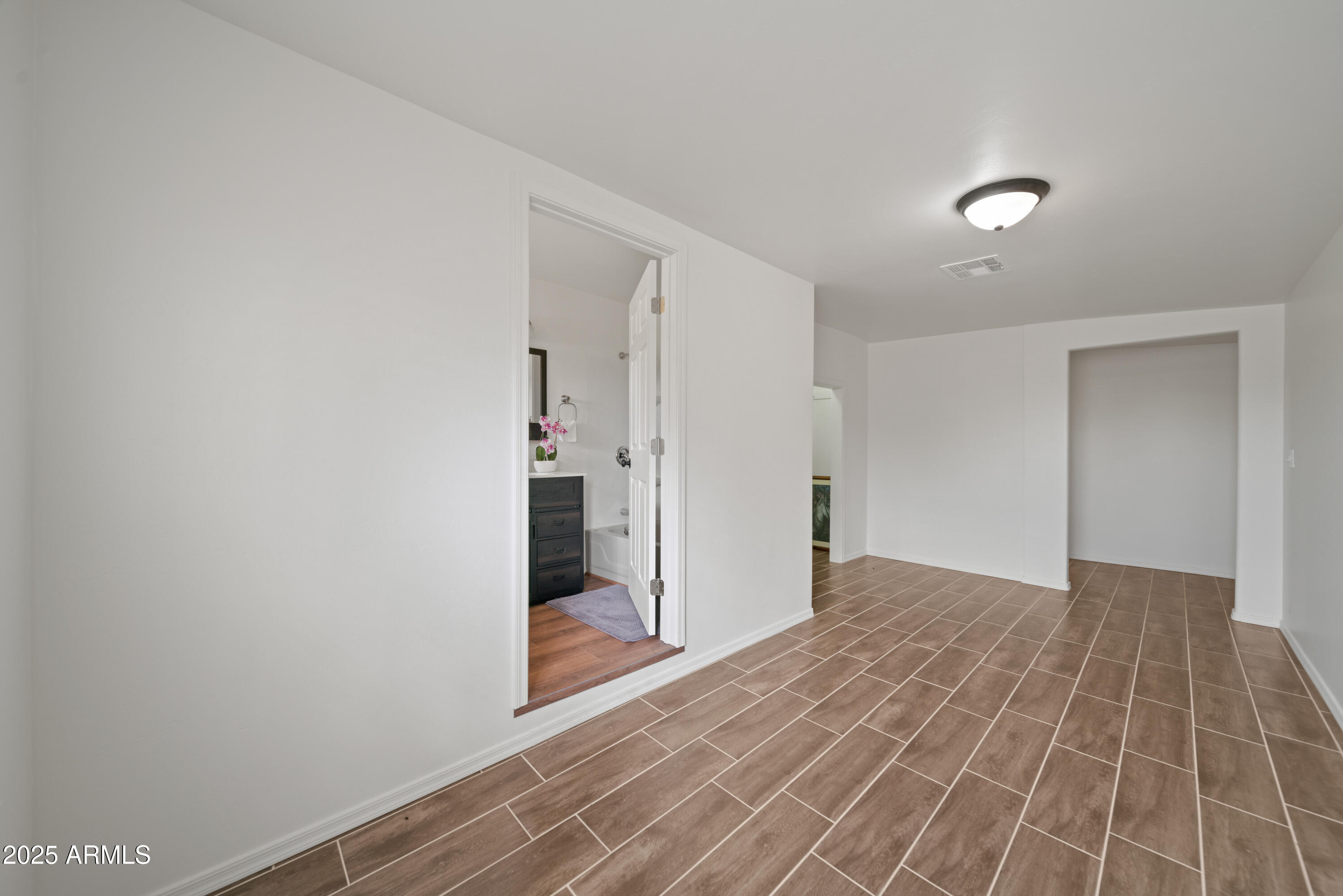 22810 W ROADRUNNER Lane