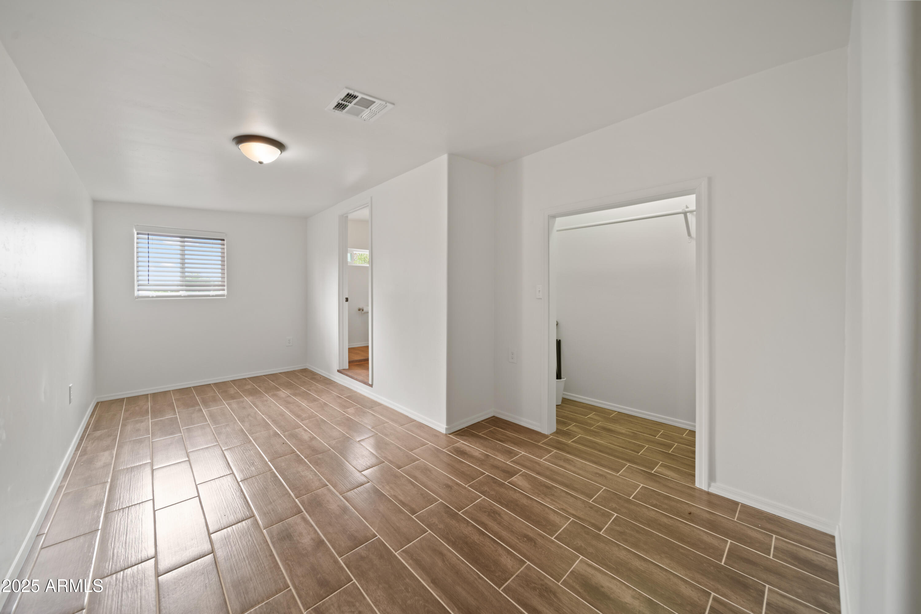 22810 W ROADRUNNER Lane