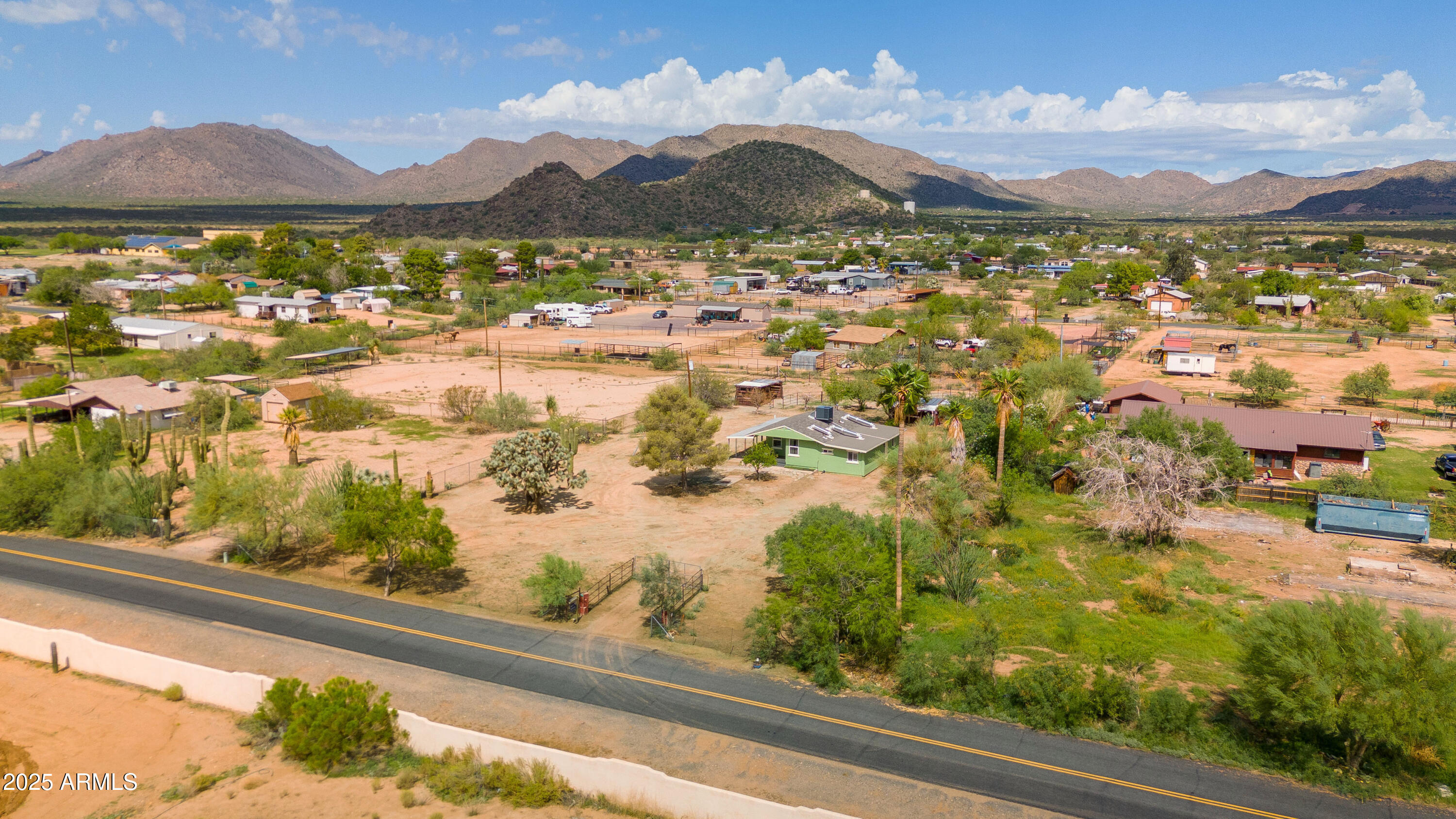 22810 W ROADRUNNER Lane