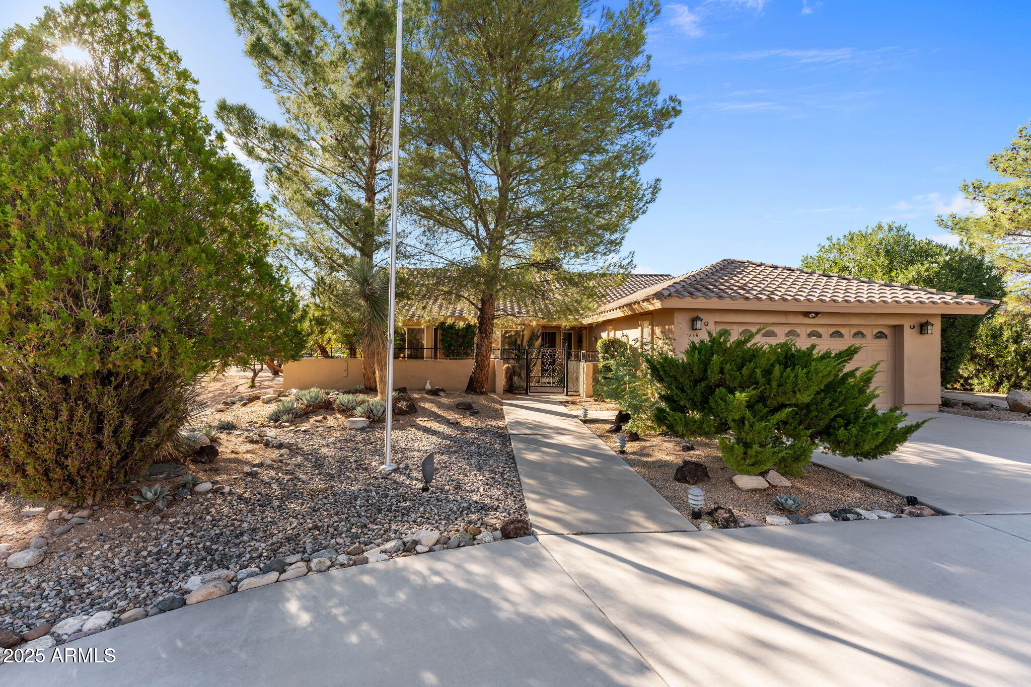 1646 N PEACH Drive