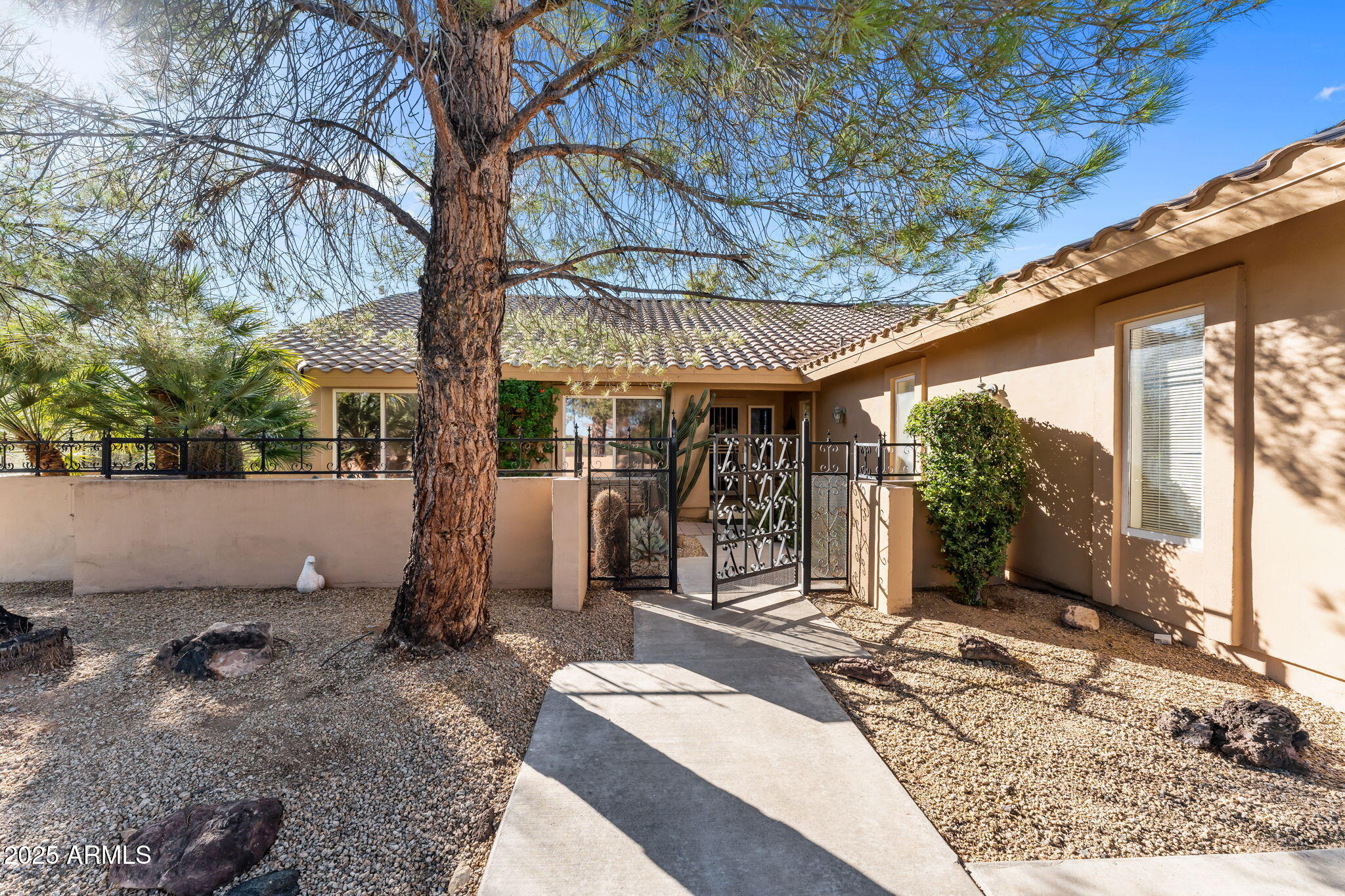 1646 N PEACH Drive
