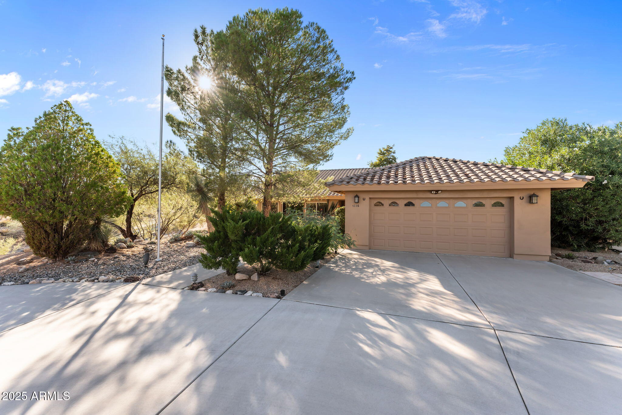1646 N PEACH Drive