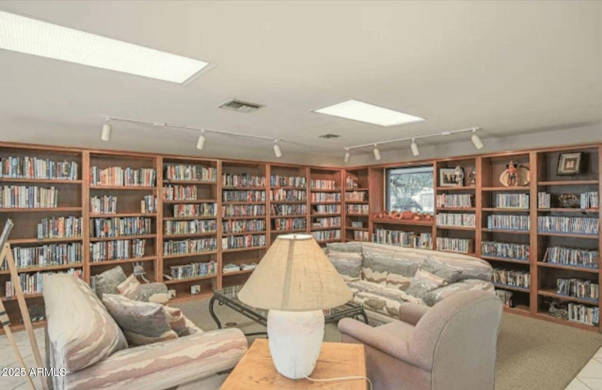 2501 W Wickenburg Way Unit: 04
