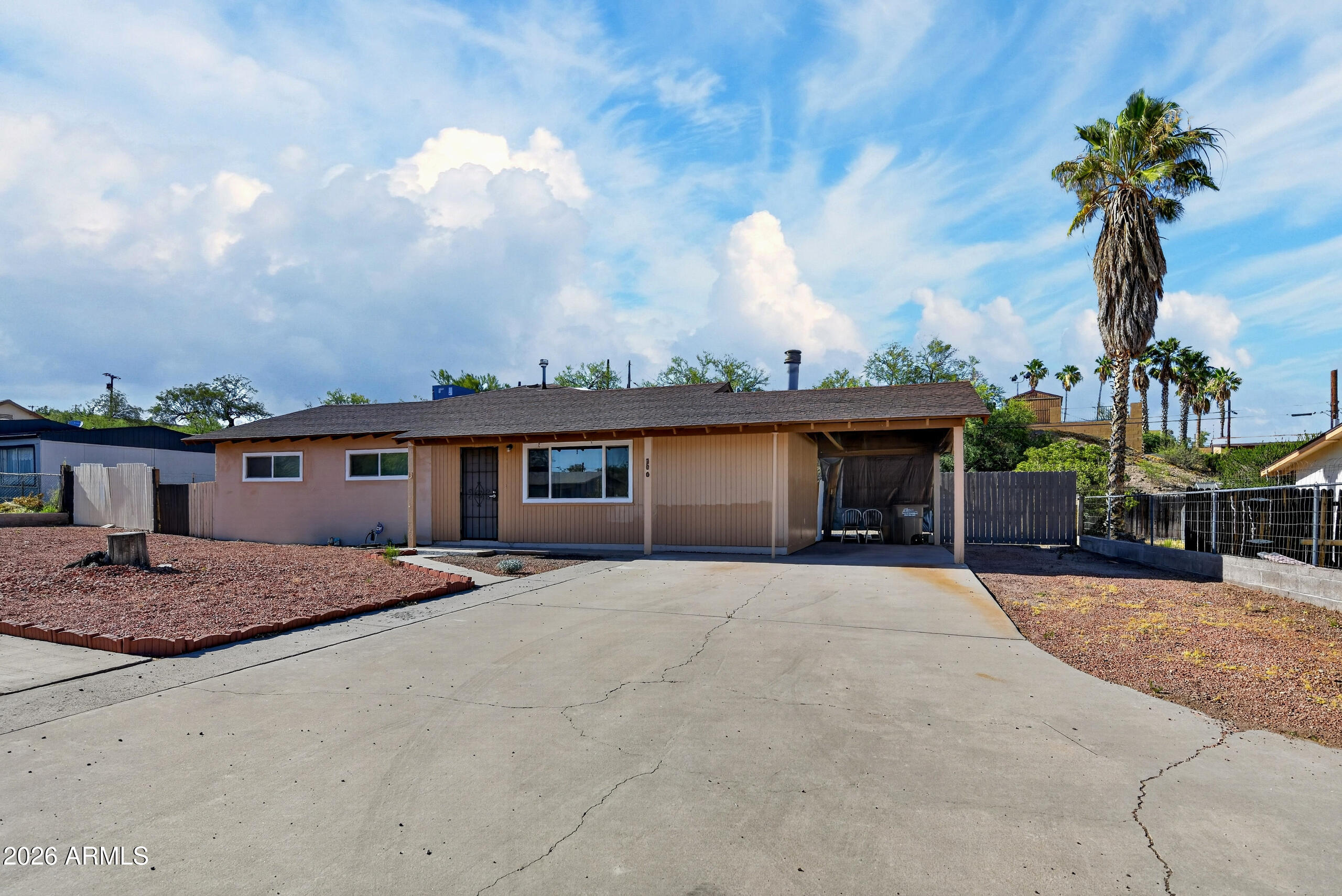 500 N OXBOW Drive