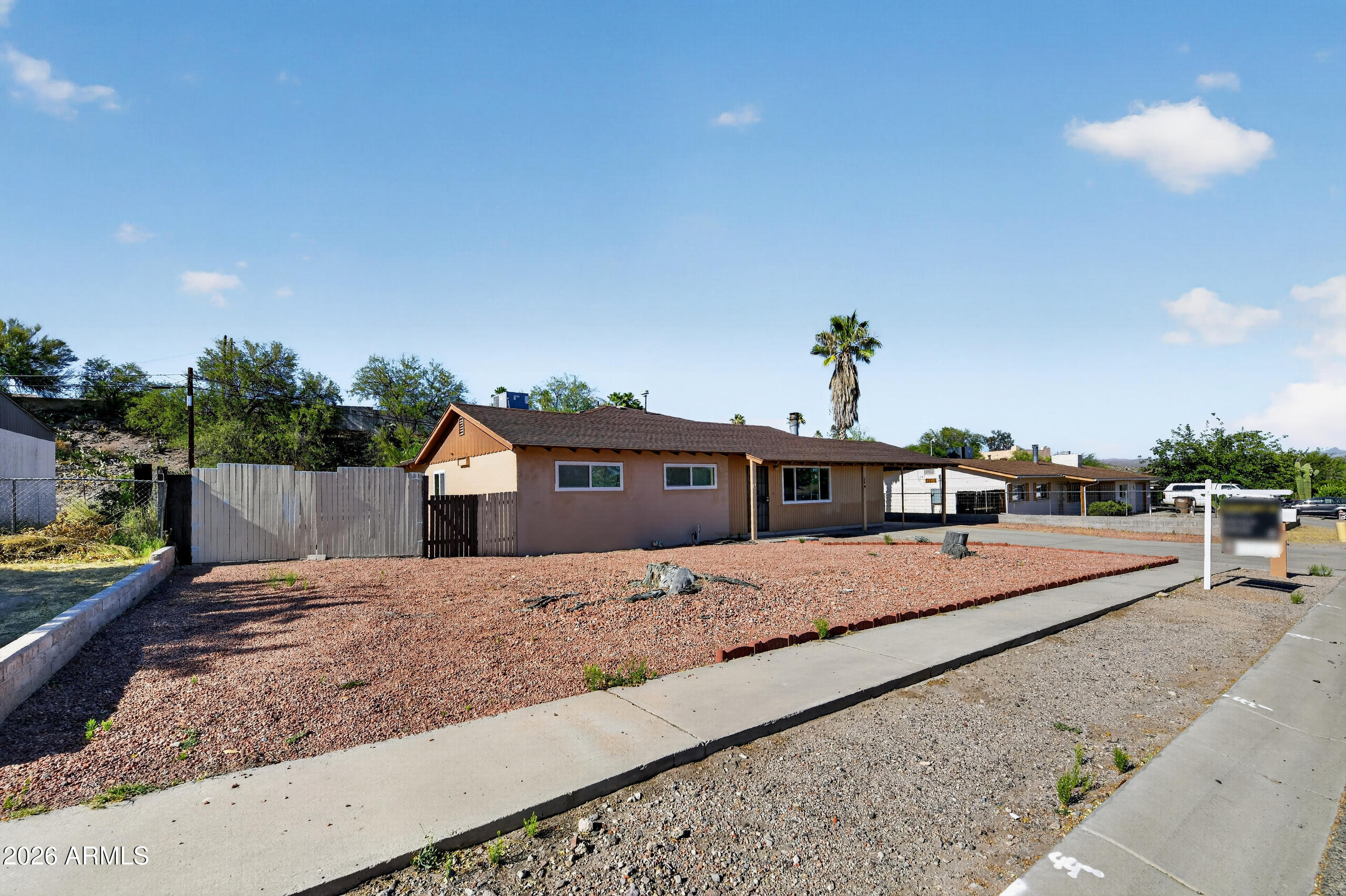 500 N OXBOW Drive