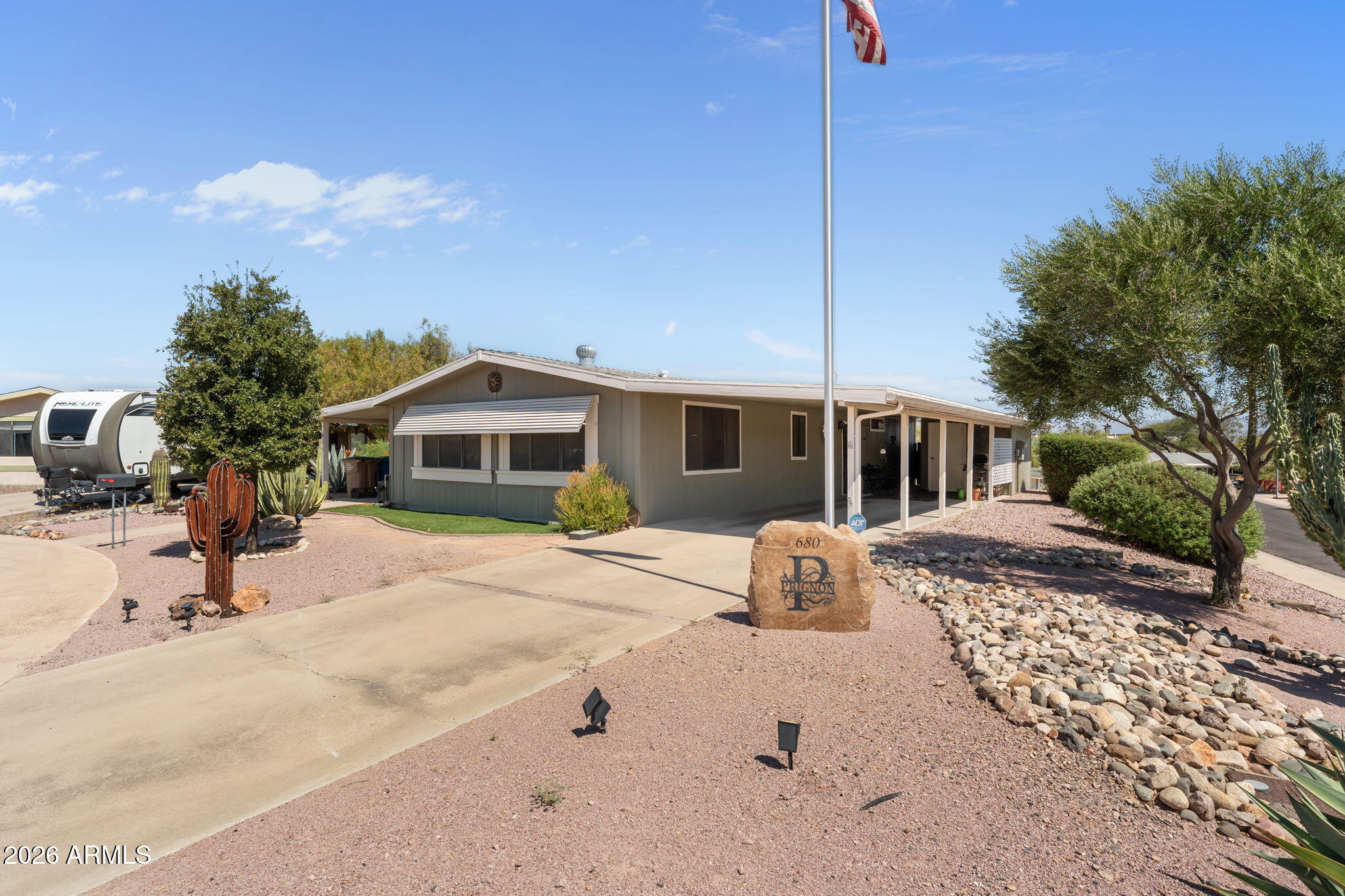 680 W SMOKETREE Street
