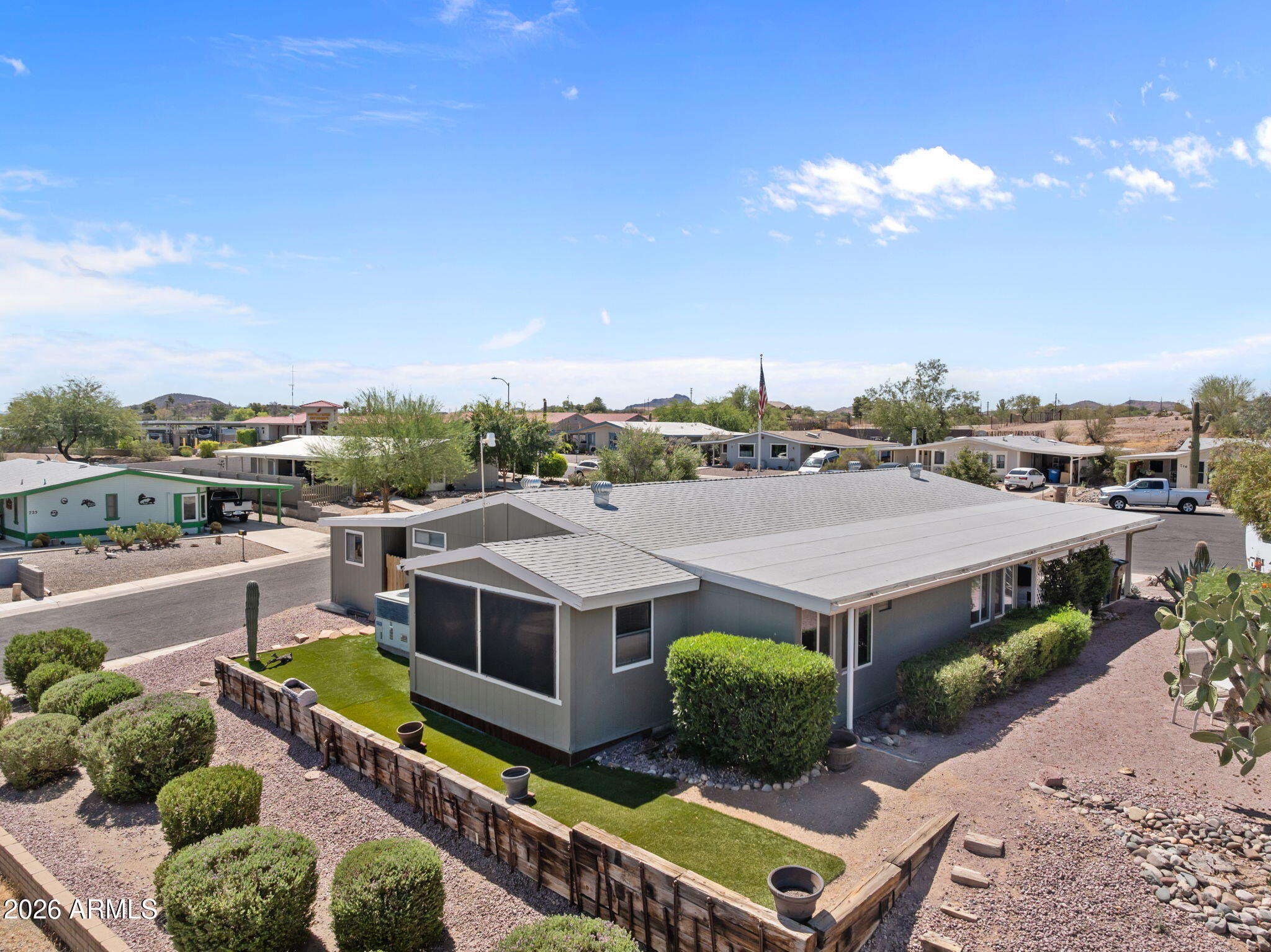 680 W SMOKETREE Street
