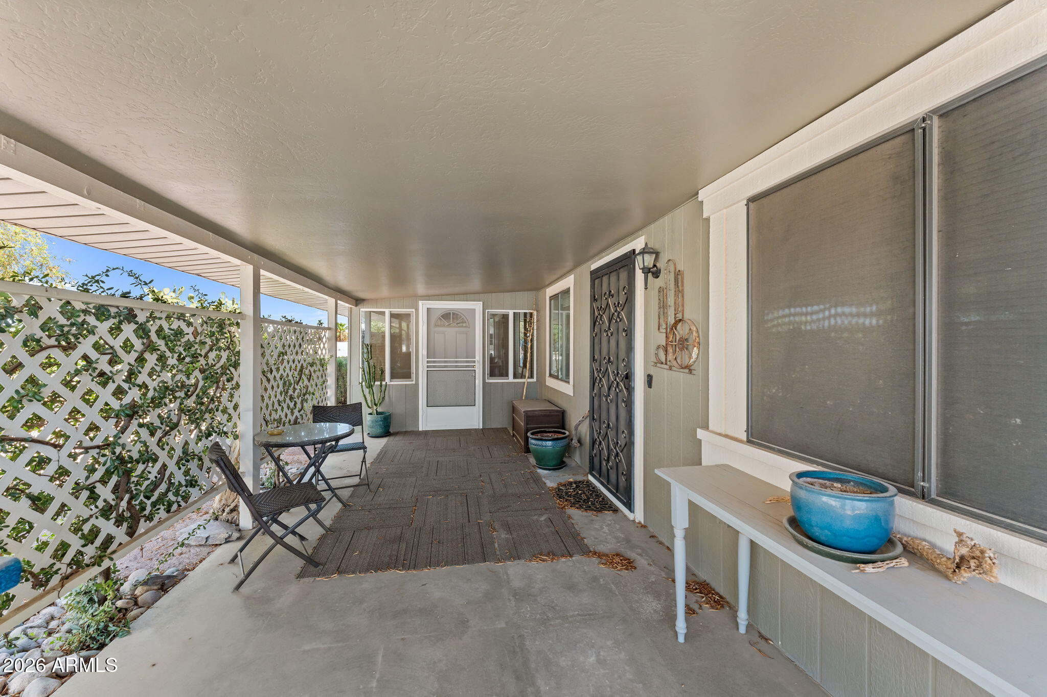 680 W SMOKETREE Street