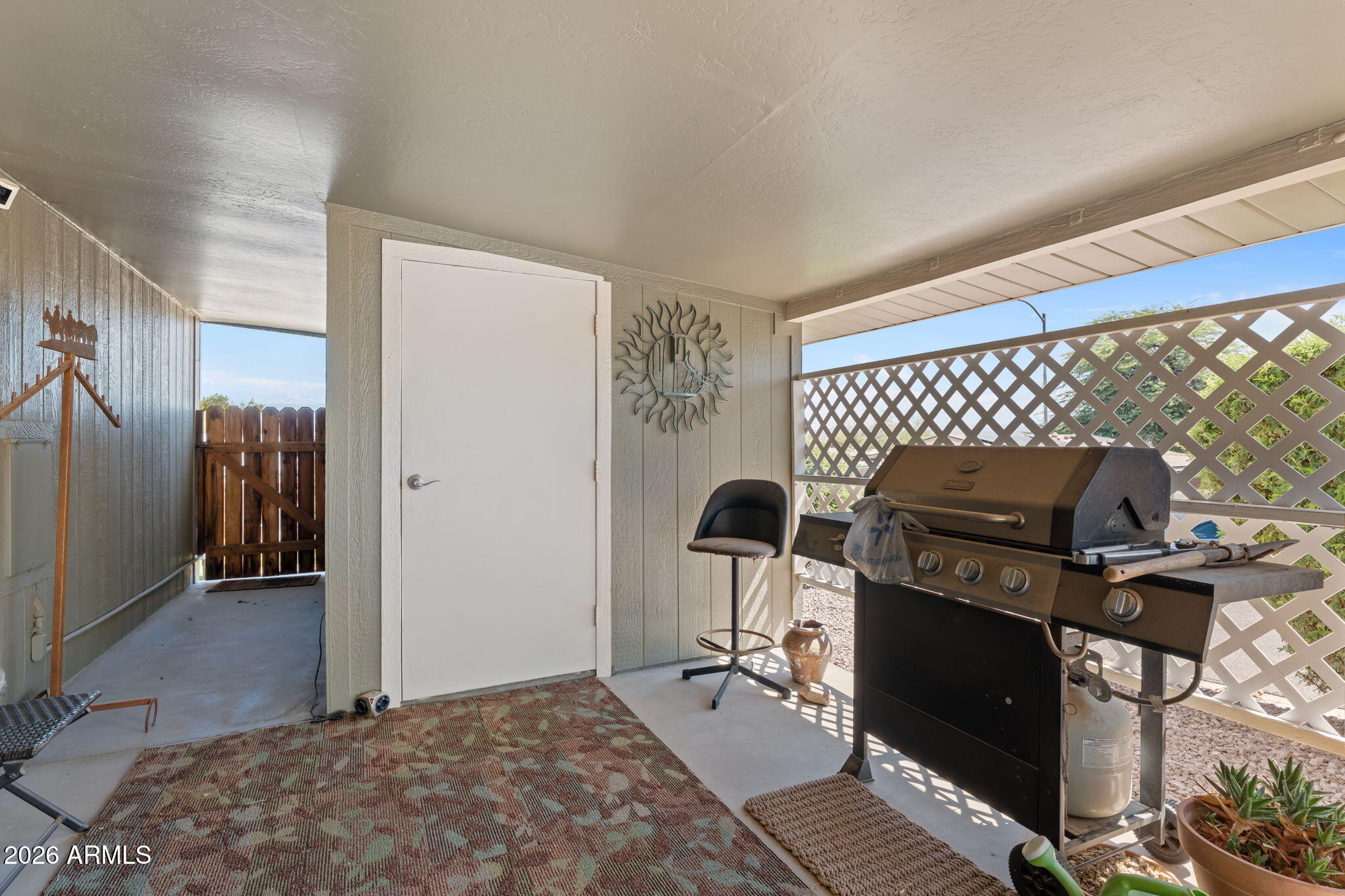 680 W SMOKETREE Street