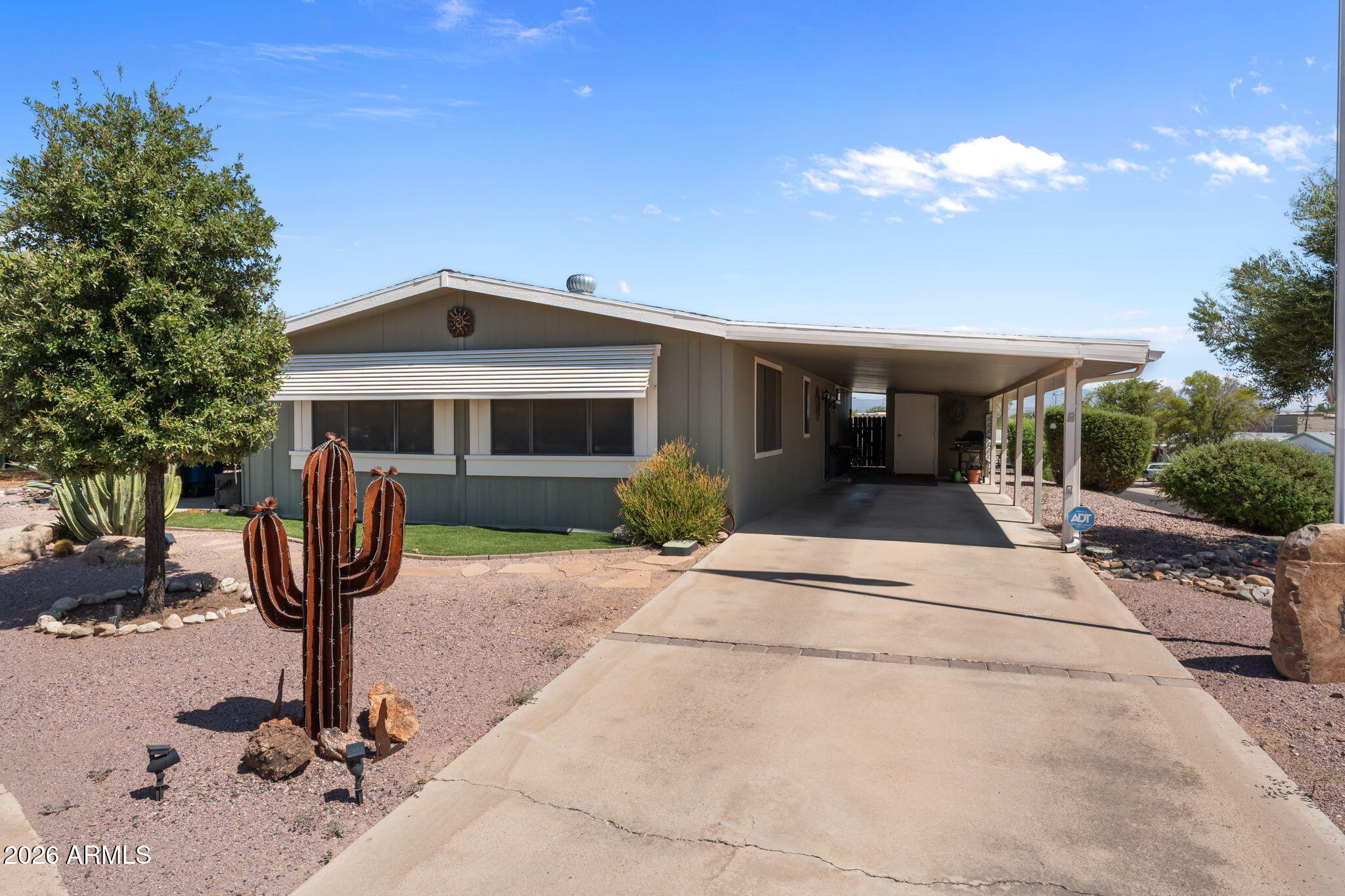 680 W SMOKETREE Street