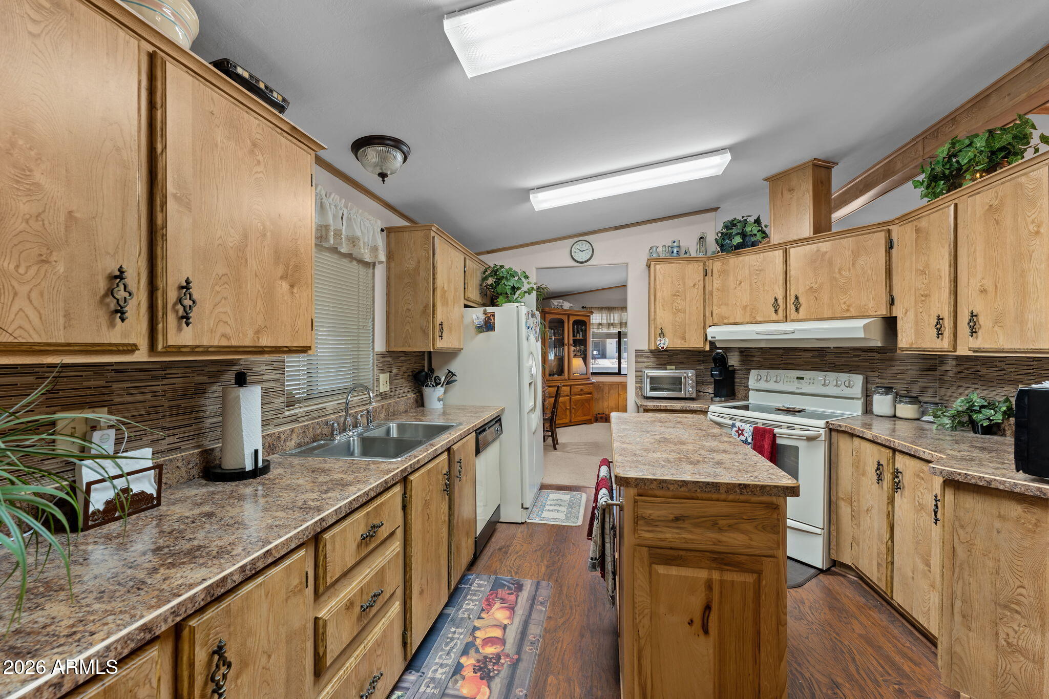 680 W SMOKETREE Street