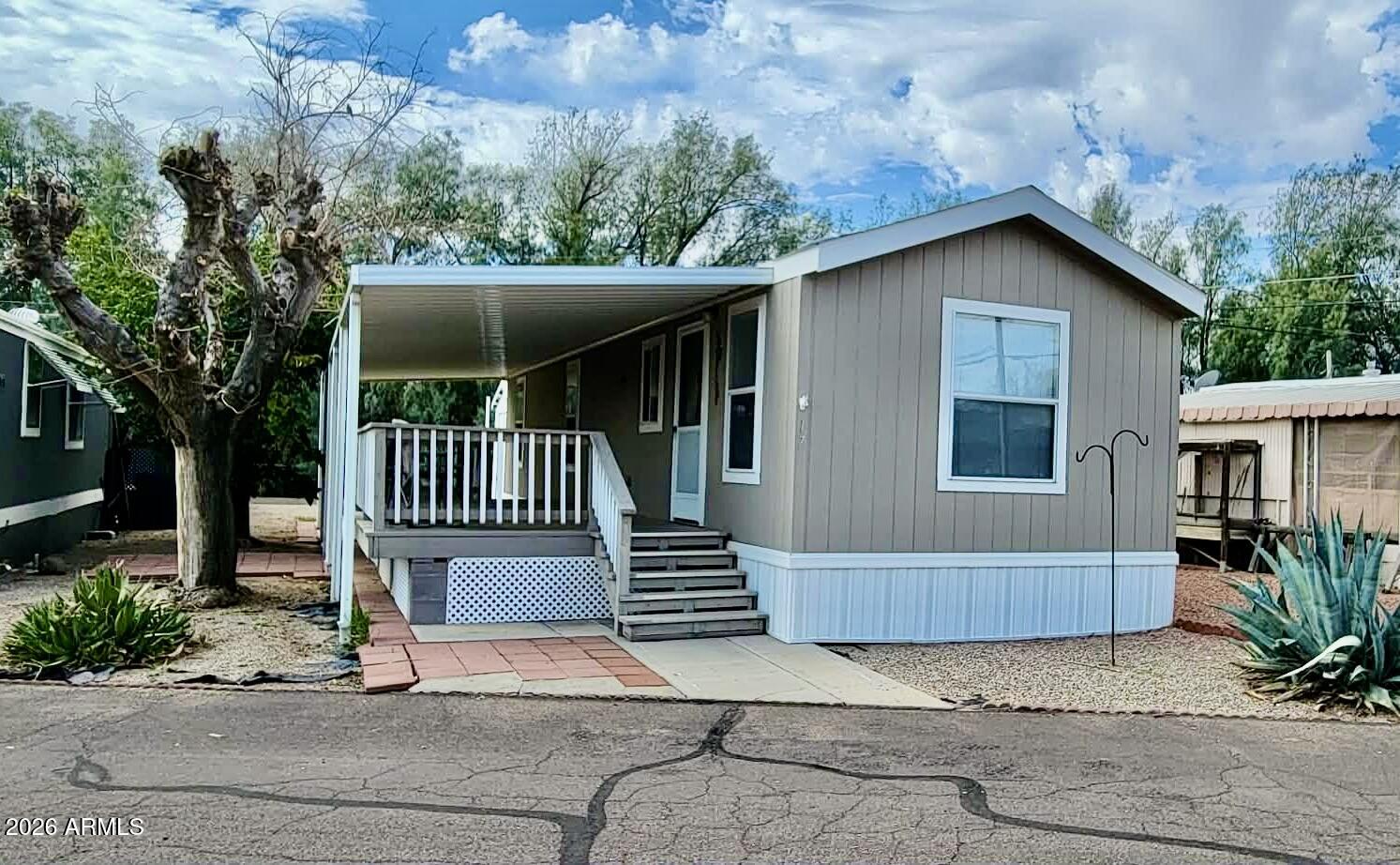 550 Palm Drive 17
