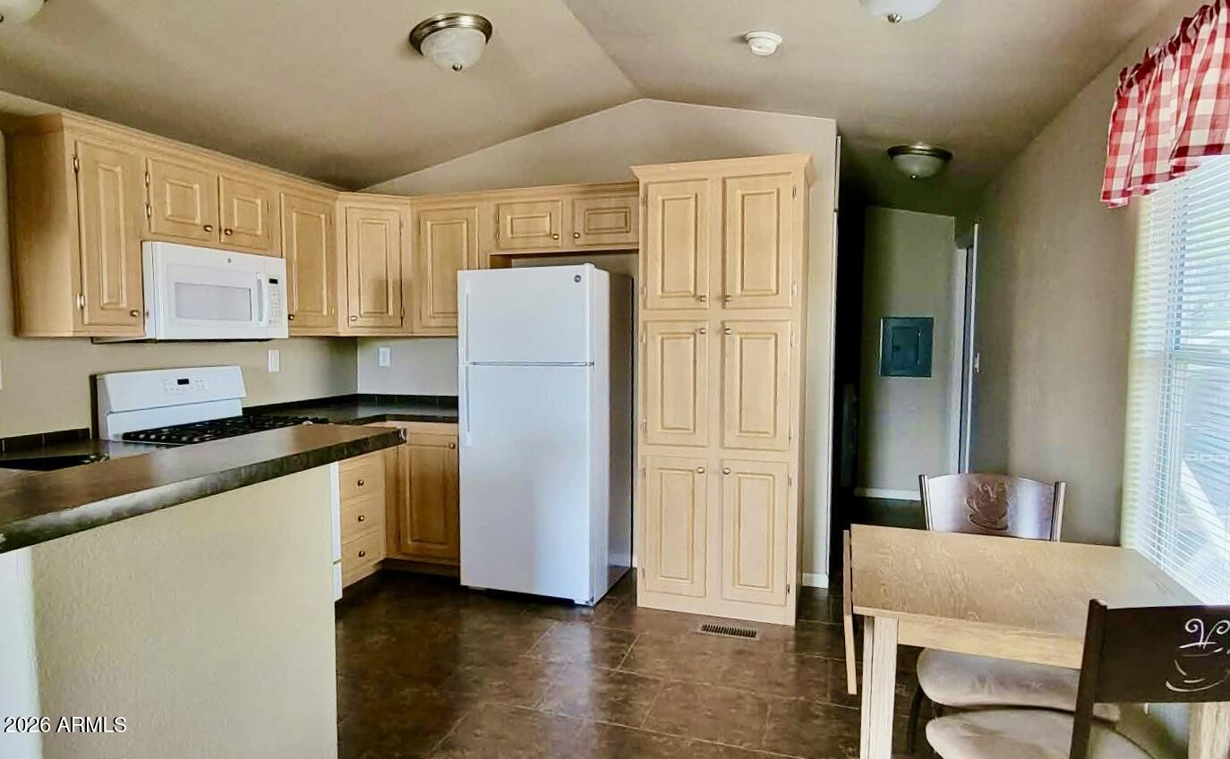 550 Palm Drive 17