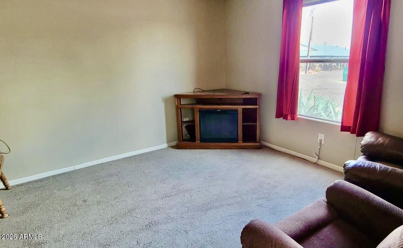 550 Palm Drive 17
