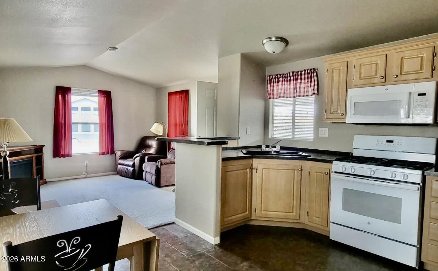 550 Palm Drive 17