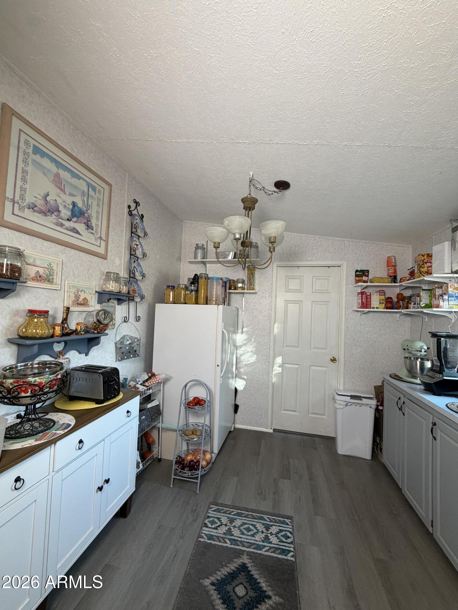 71118 DATE Avenue