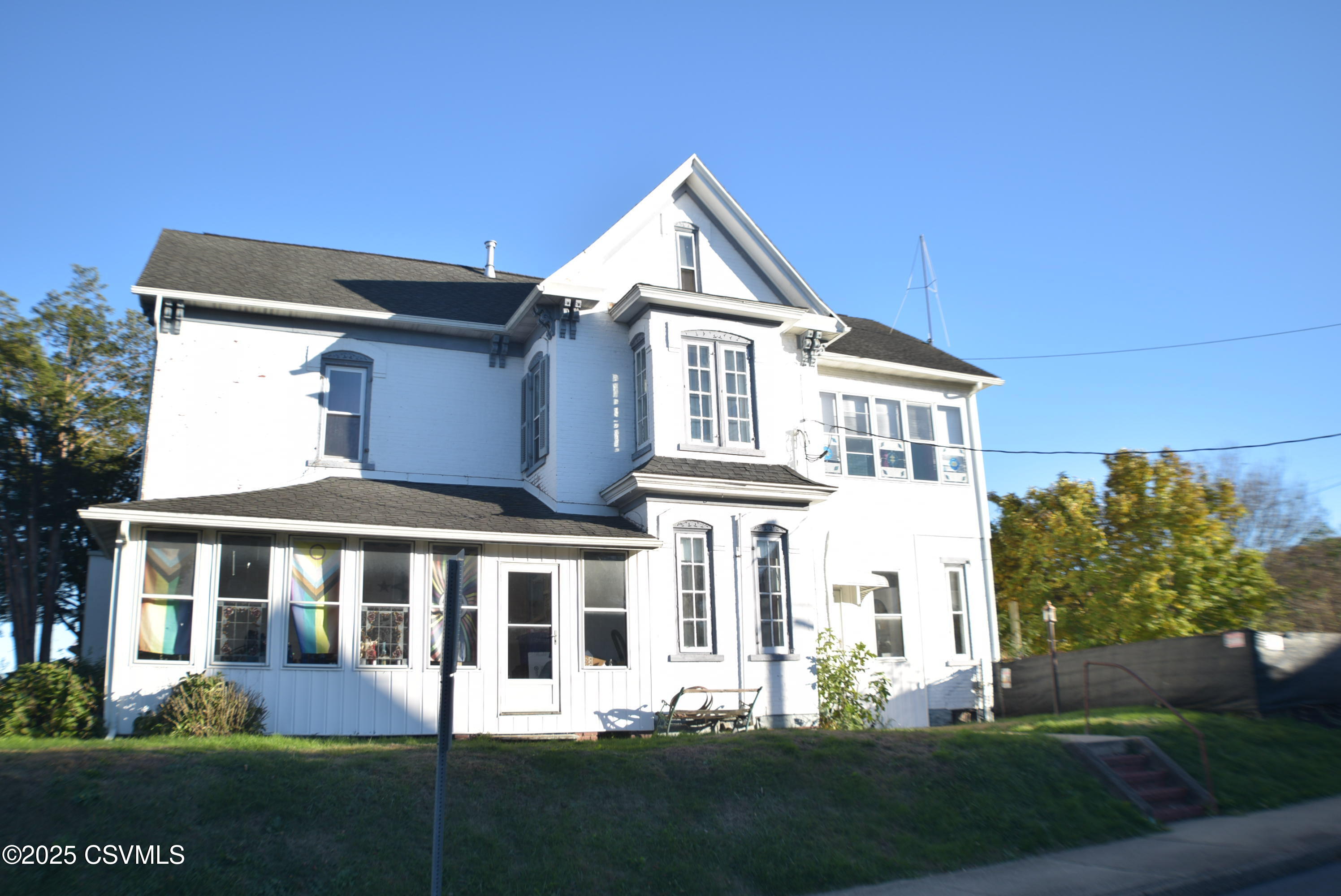 1103 MARKET Street