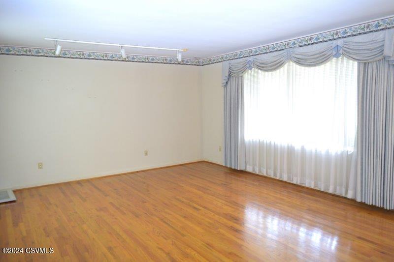 225 S 15TH Street