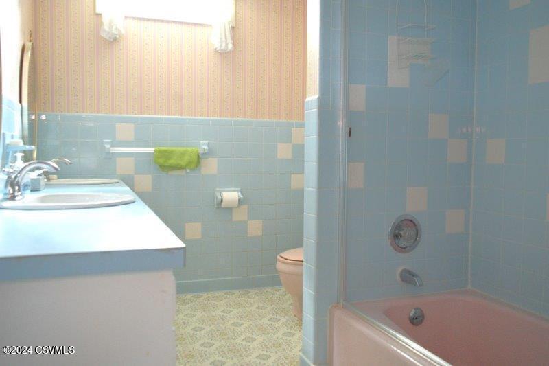 225 S 15TH Street