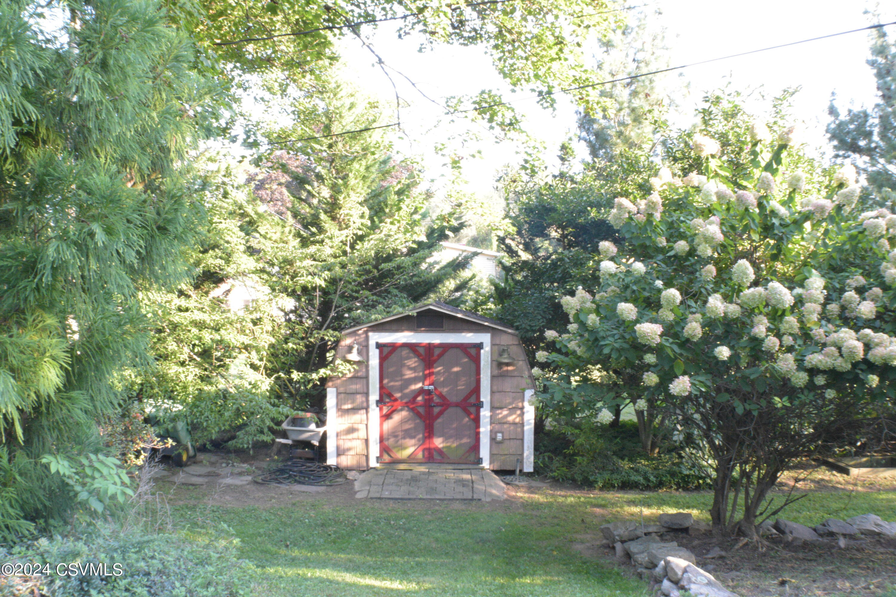 915 COLLEGE Court