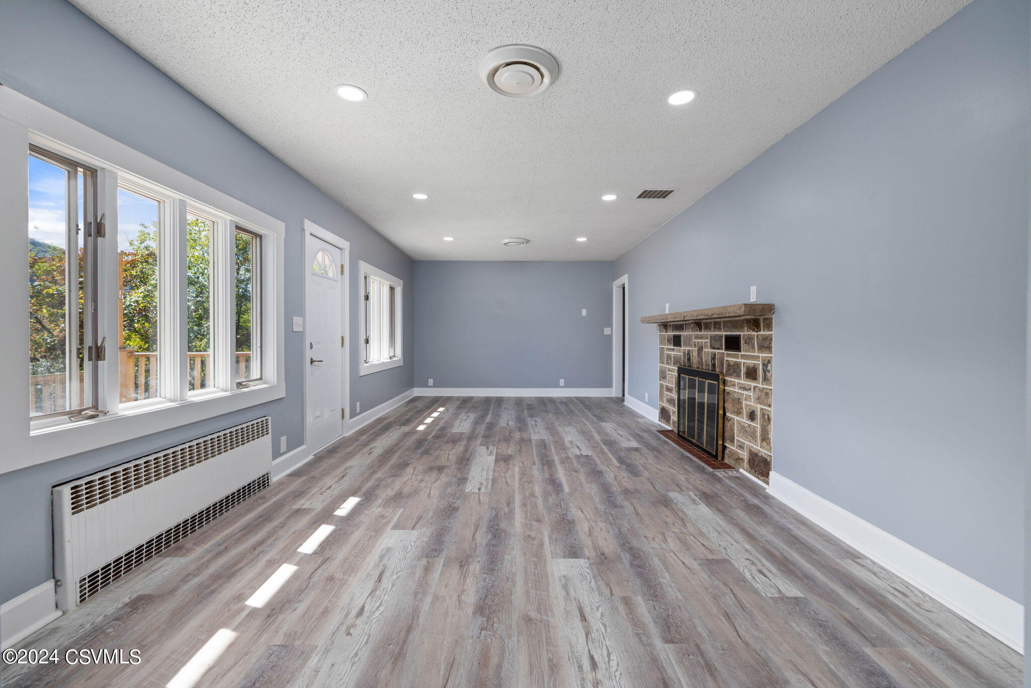 580 W VALLEY Avenue