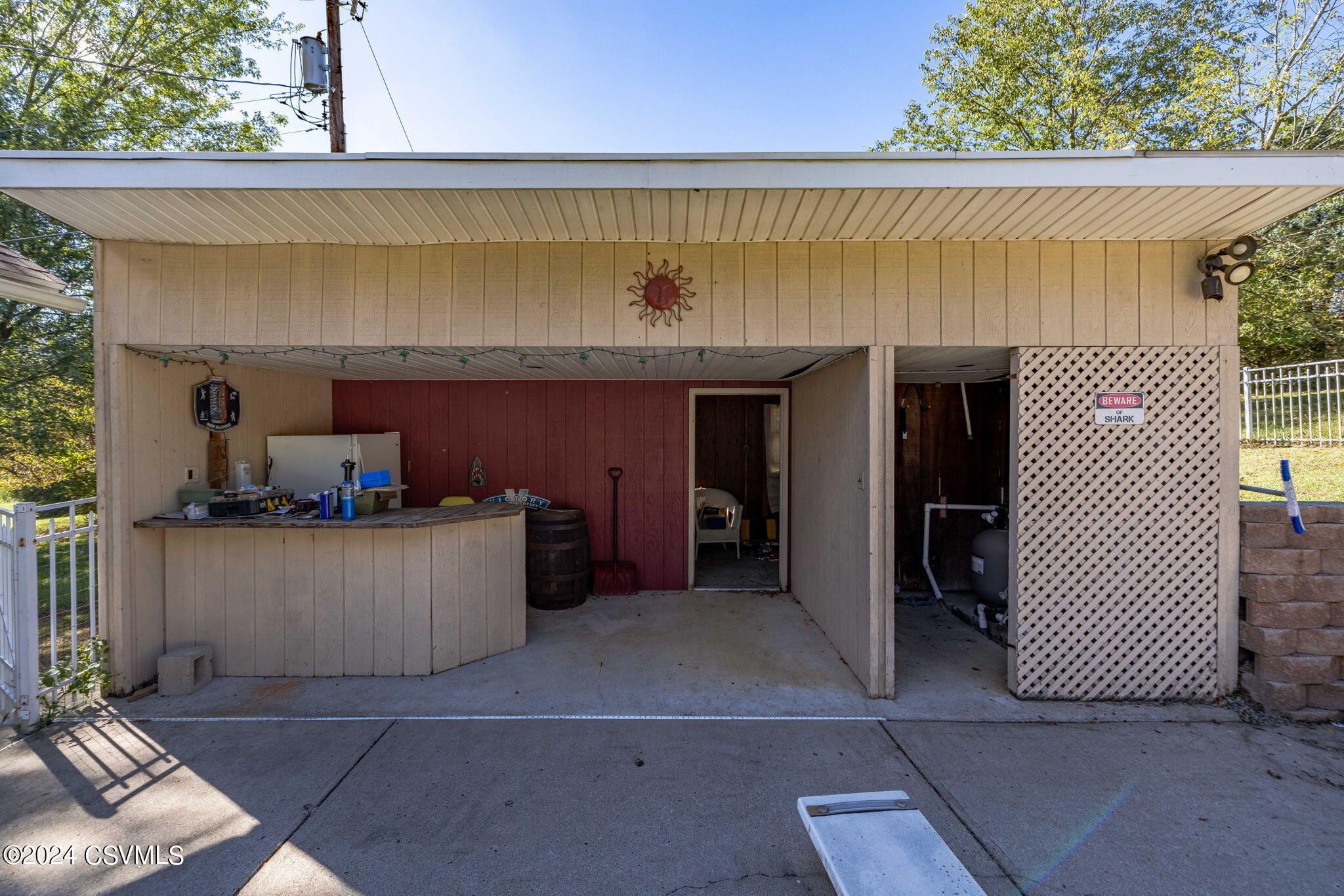 580 W VALLEY Avenue