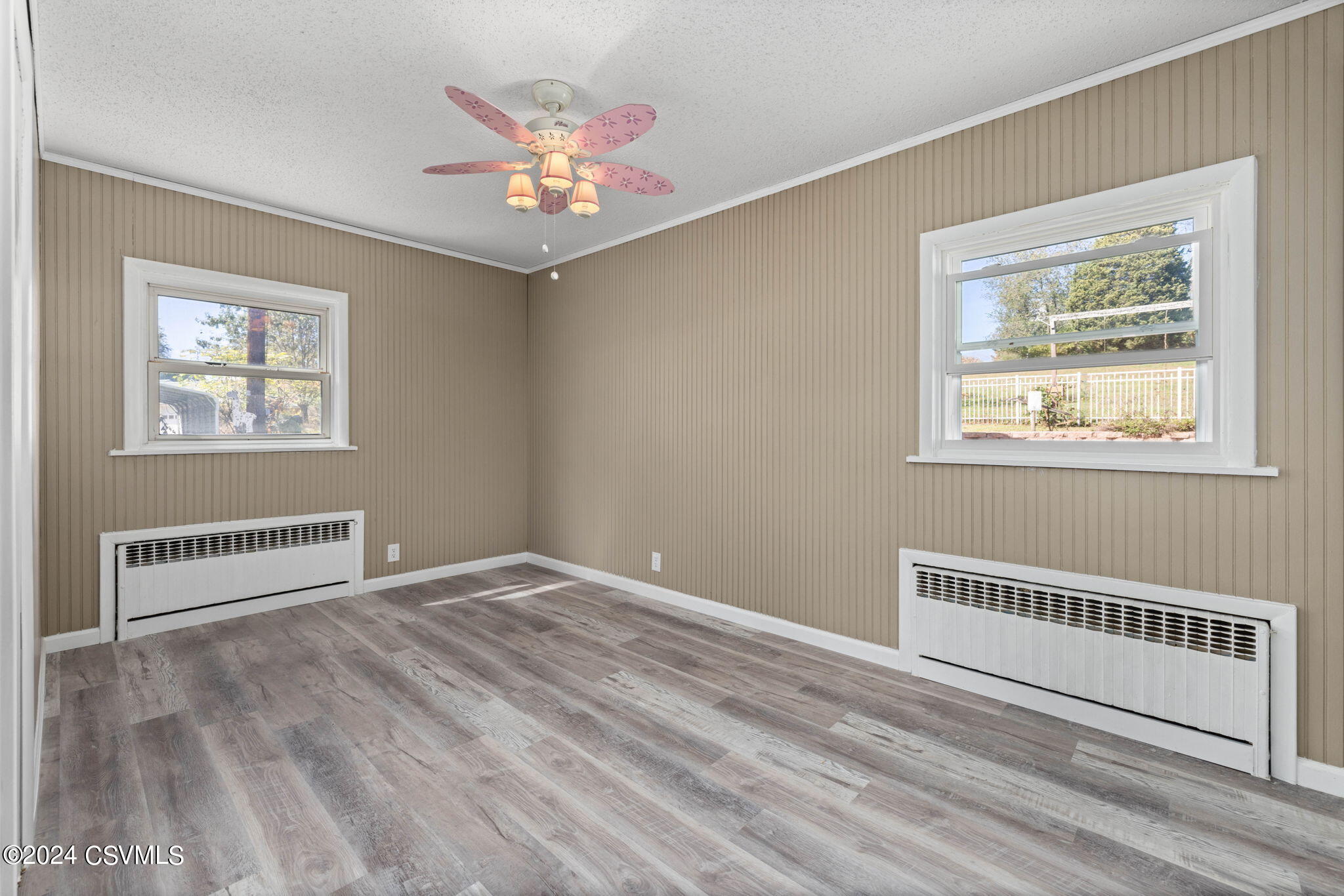 580 W VALLEY Avenue