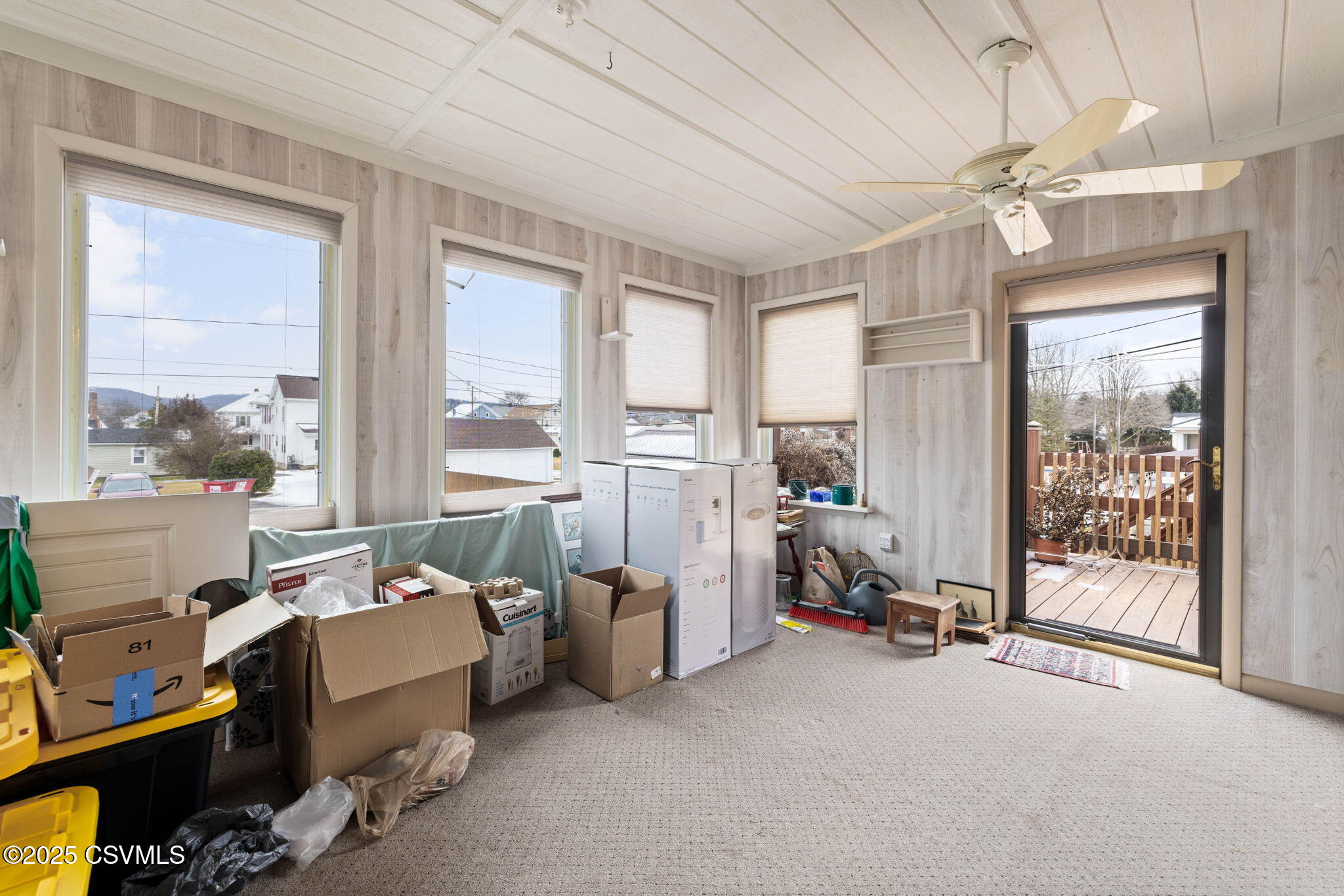 305 CHARLES Avenue